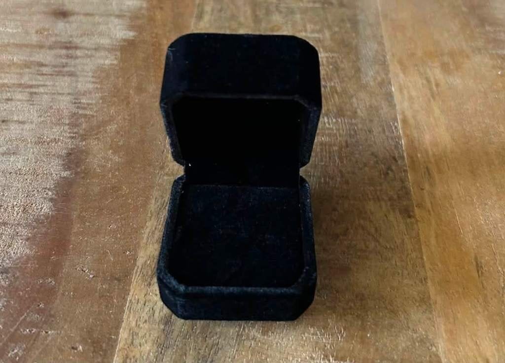Fluwelen sieradendoosje ring, Sieraden, Tassen en Uiterlijk, Overige materialen, Zwart, Nieuw, Ophalen of Verzenden