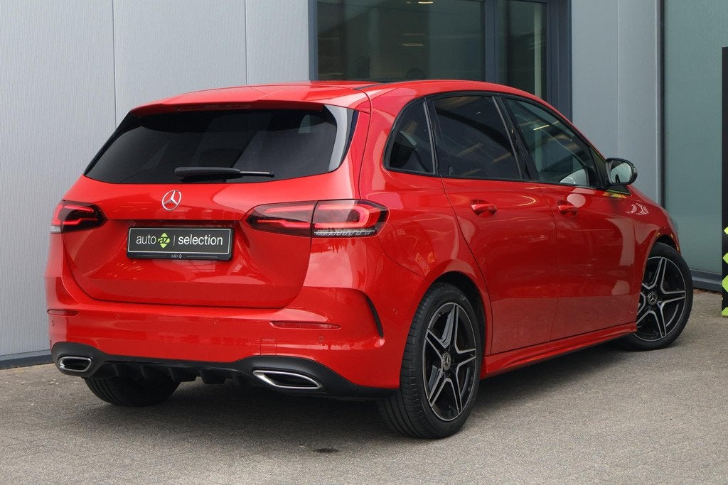 Mercedes-Benz B-klasse 180 Business Solution AMG / Pano, Auto's, Mercedes-Benz, 136 pk, Gebruikt, 4 cilinders, 700 kg