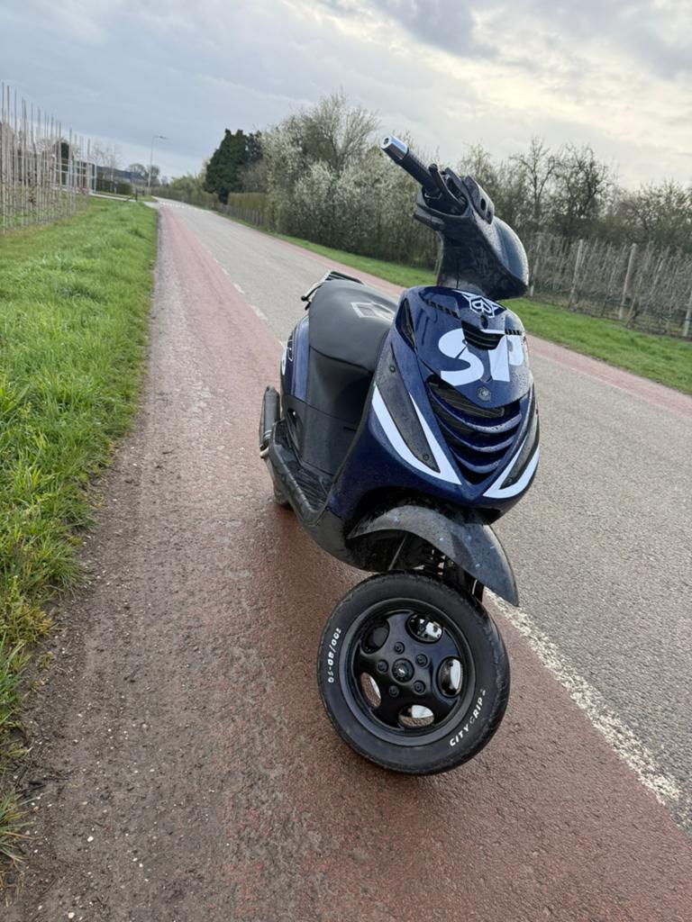 Piaggio zip H2O 70cc, Ophalen, Tweetakt, Maximaal 45 km/u, Zo goed als nieuw