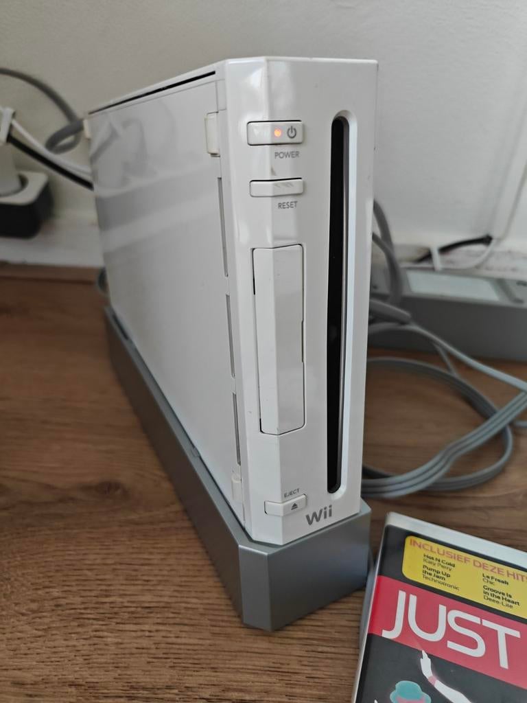 Wii Console met controller en 4 spellen, Ophalen of Verzenden, Gebruikt, Met 1 controller, Met games