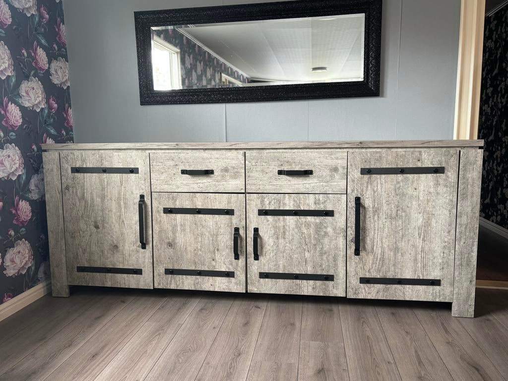 Betonlook Dressoir - Modern en Ruim (233 cm), Huis en Inrichting, Kasten | Dressoirs, Ophalen, Overige materialen, Gebruikt, 200 cm of meer