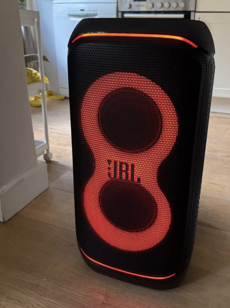 JBL Partybox 320 + microfoons TE HUUR AMSTERDAM, Audio, Tv en Foto, Luidsprekers, Ophalen, JBL, Party speaker, Zo goed als nieuw