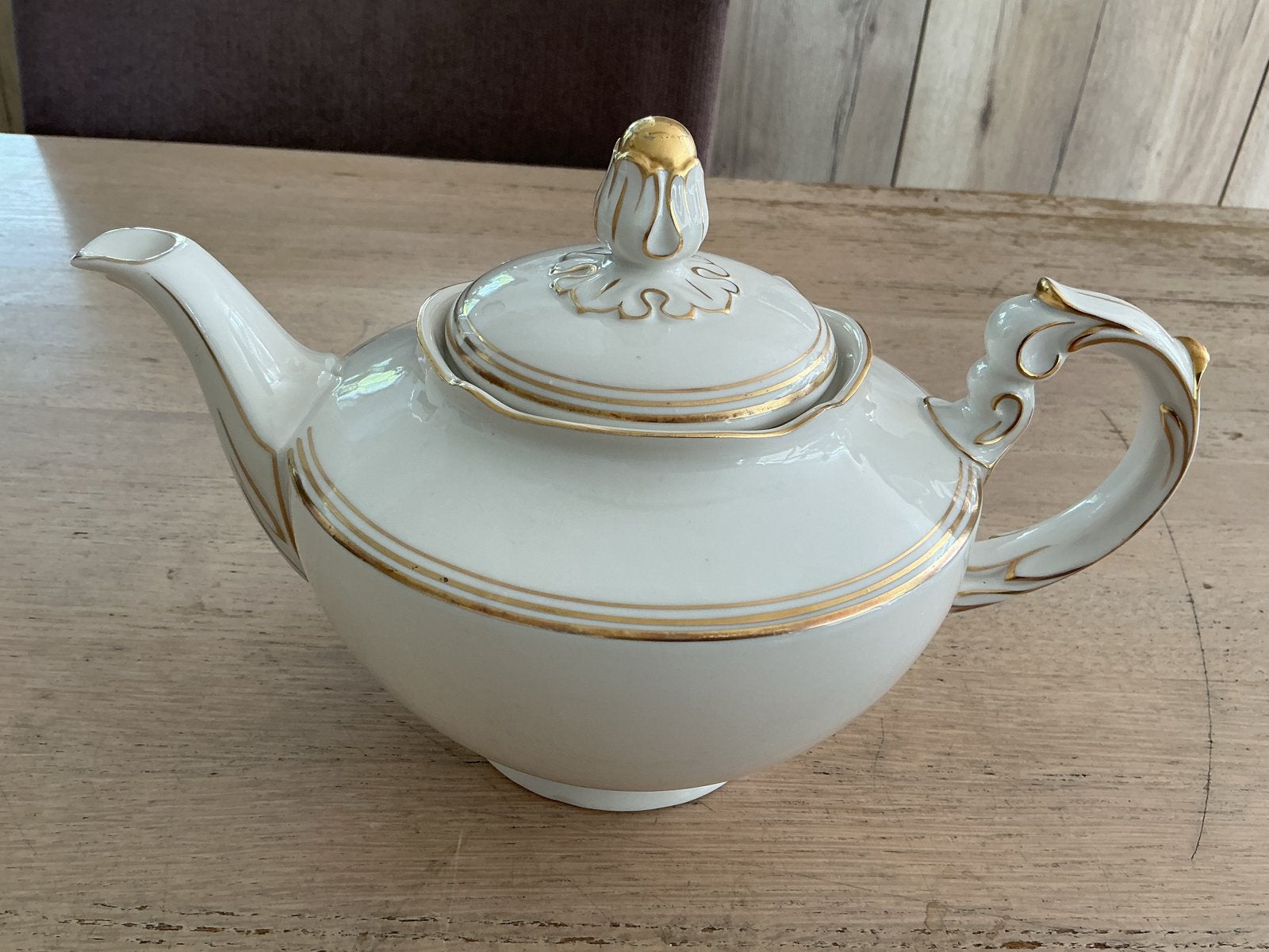 Antieke porseleinen theepot met gouden accenten.High Tea,B&B, Ophalen of Verzenden