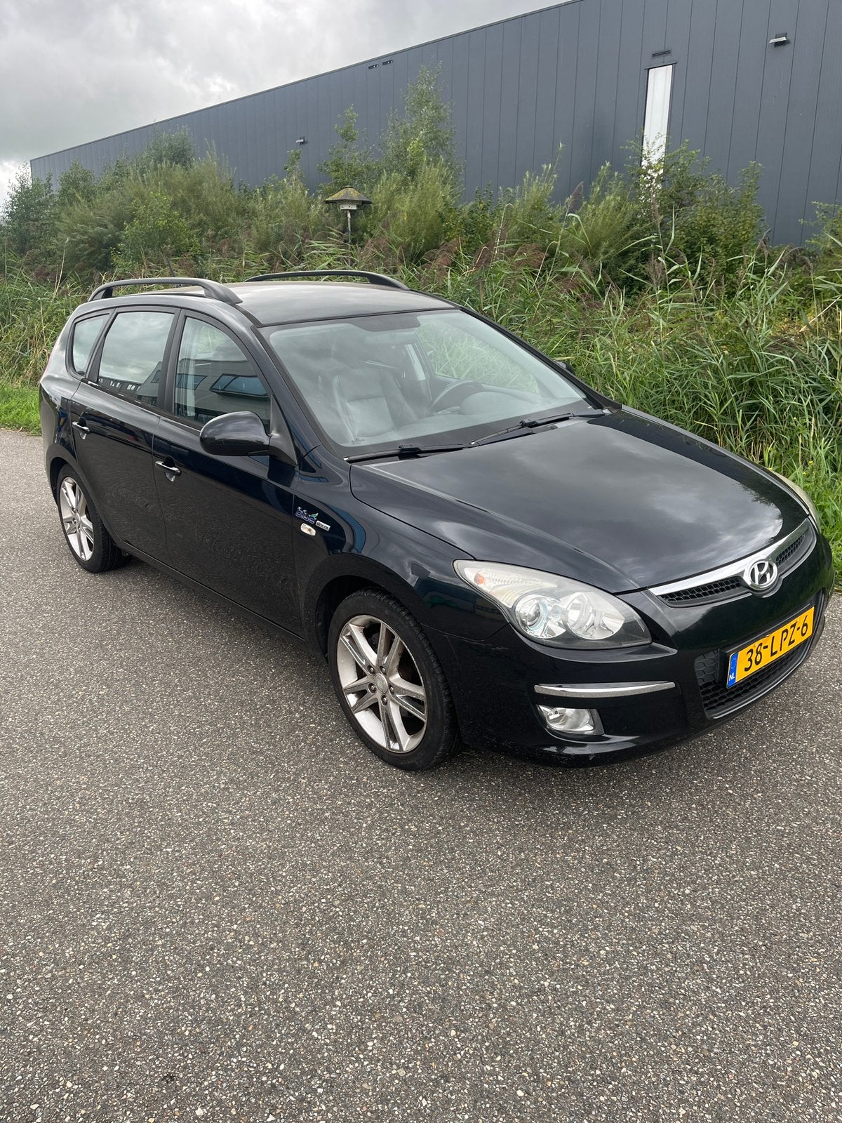 Hyundai i30 1.6 I Cvvt Crosswagon 2010 Zwart, Auto's, Voorwielaandrijving, 1591 cc, 4 cilinders, Zwart