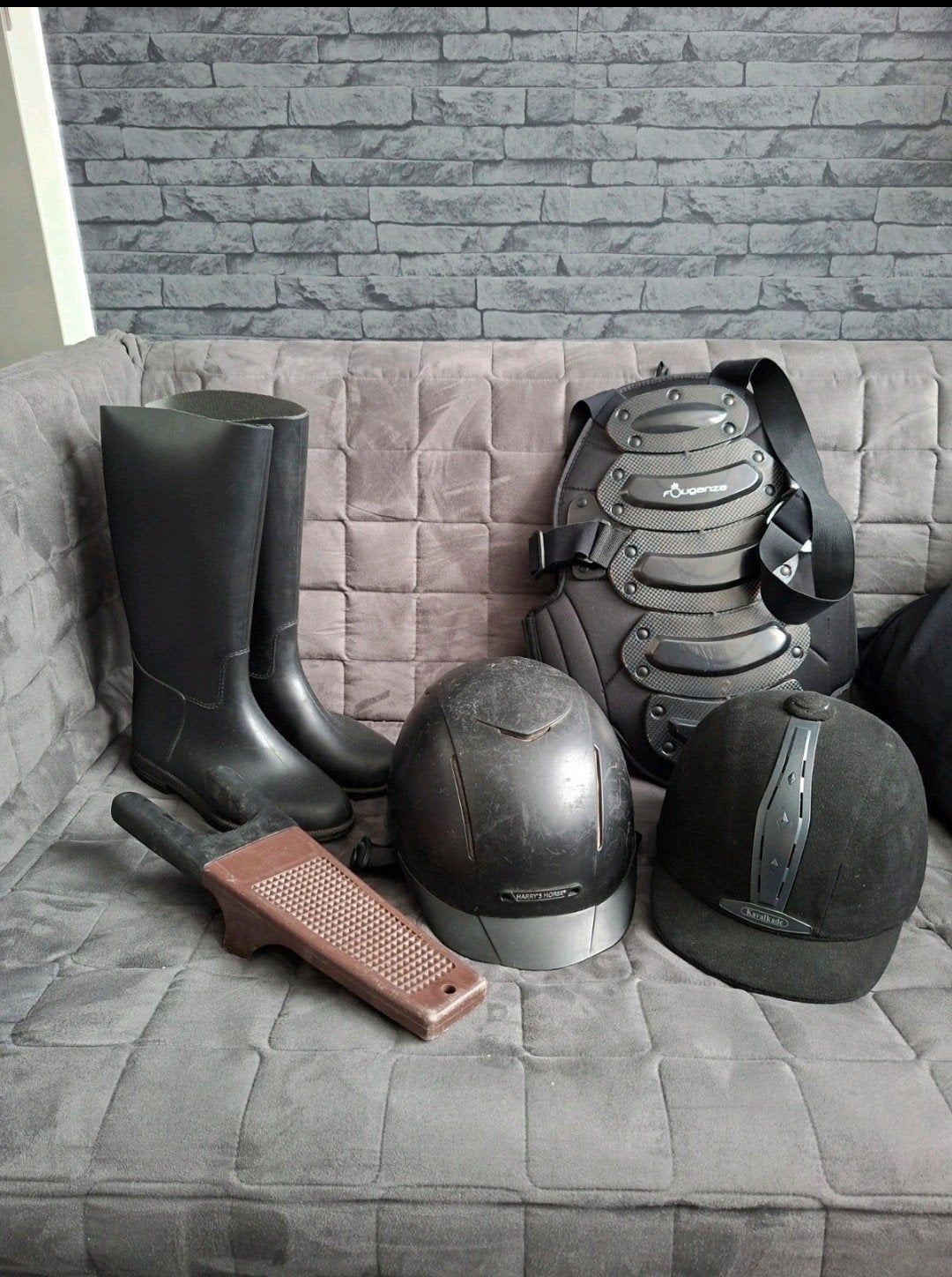 Paardrij outfit caps bodyprotector laarzentrekker laarzen, Dieren en Toebehoren, Paardrijkleding, Ophalen, Gebruikt, Dressuur