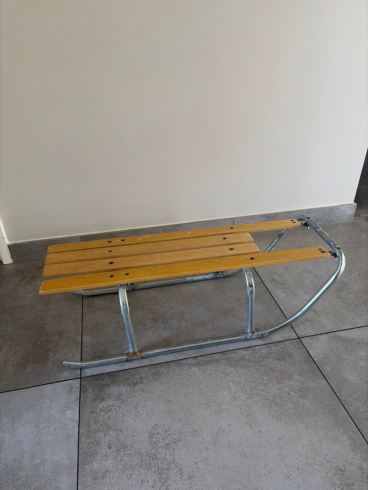 Houten kinder slee met metalen frame, Kinderen en Baby's, Speelgoed | Buiten | Sleeën, Ophalen of Verzenden, Gebruikt, Hout