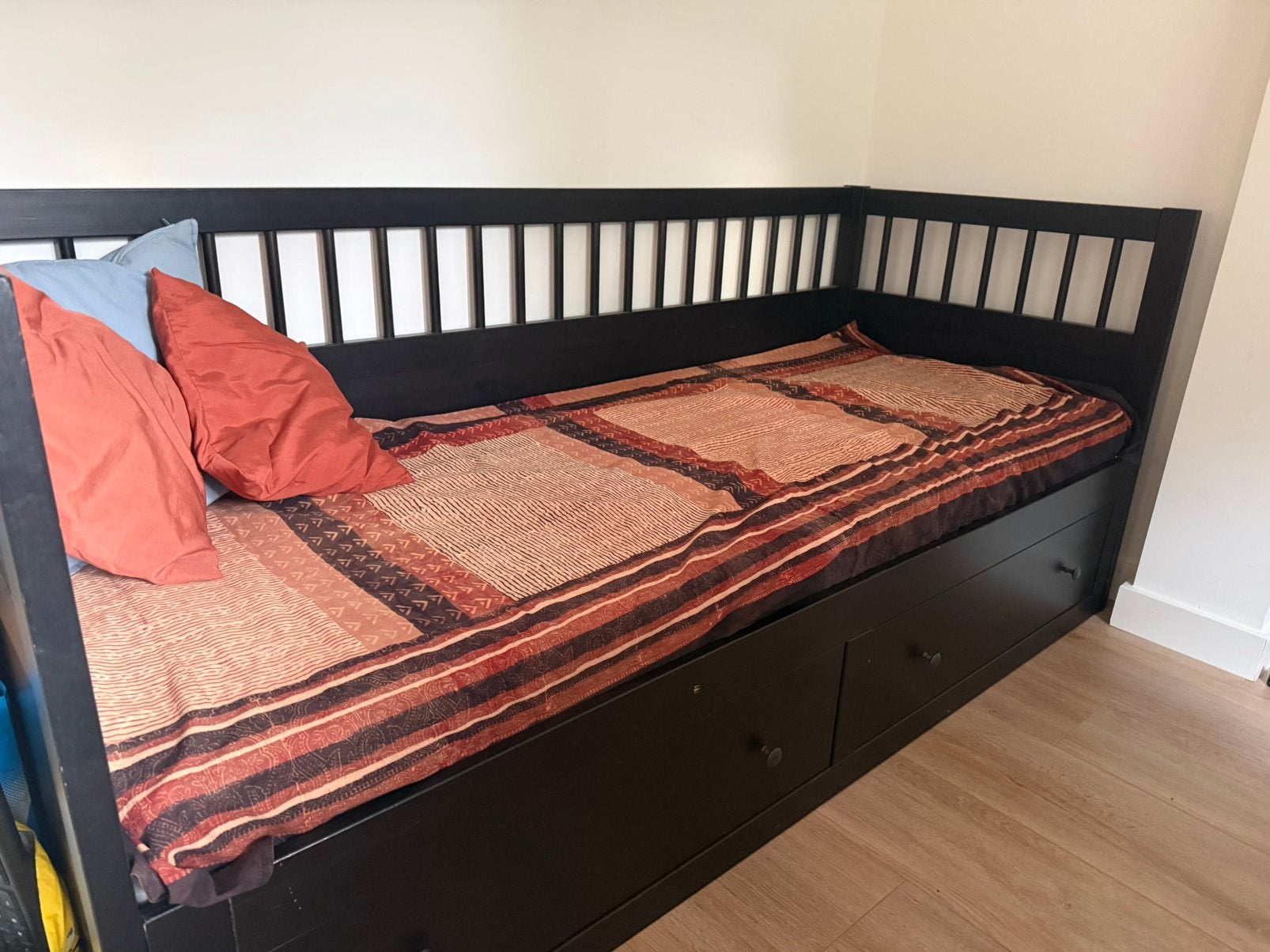 Bedbank uitschuifbed ikea hemnes zwart, Ophalen, Eenpersoons, Zwart, Zo goed als nieuw
