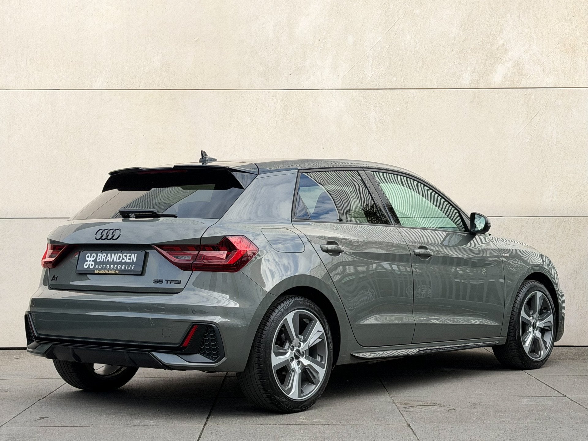 Audi A1 Sportback 35 TFSI S edition ACC-Navi-LED-Carplay-Sto, Auto's, 4 cilinders, Leder en Stof, 49 €/maand, Bedrijf