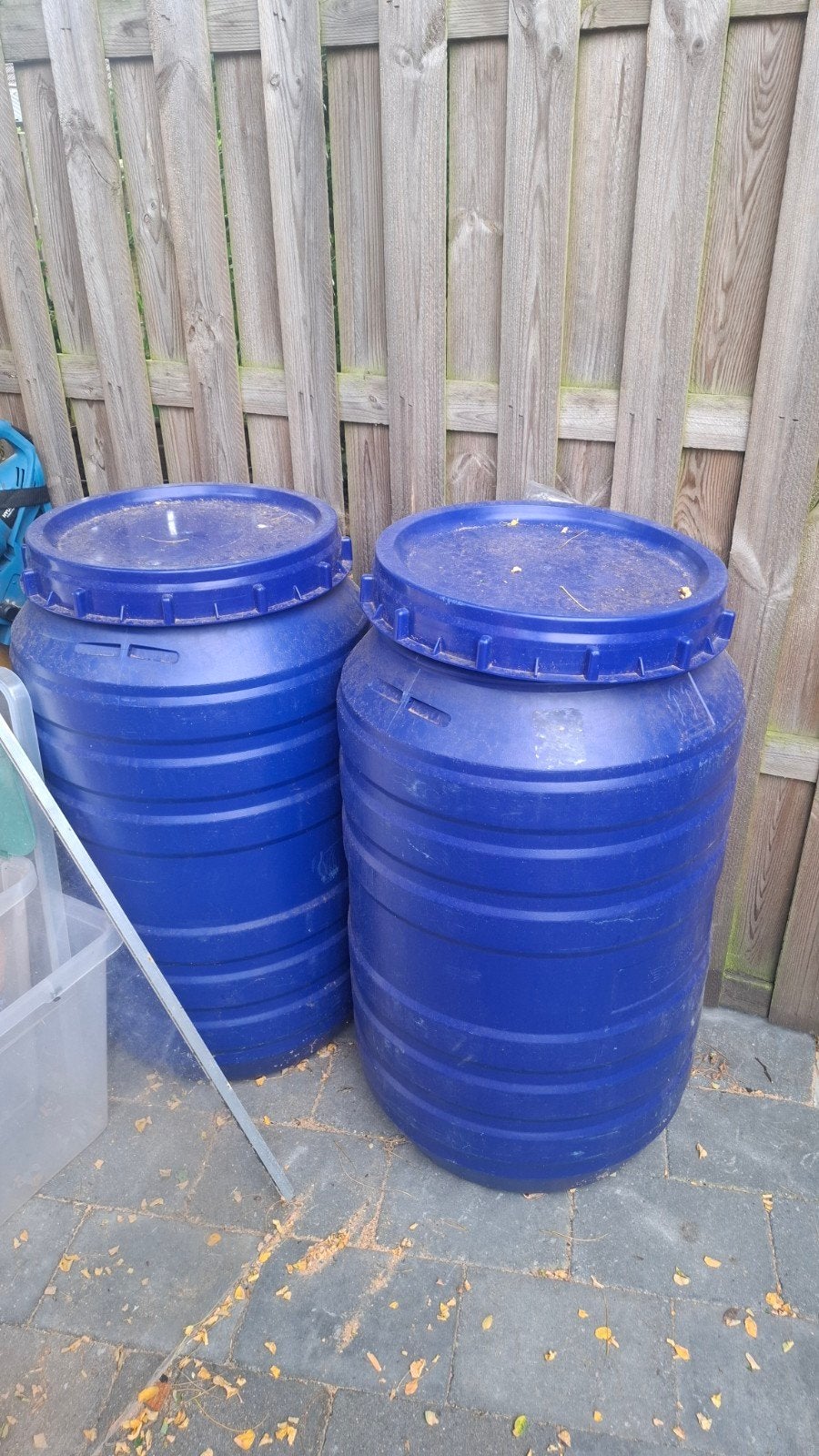 2x Blauwe tonnen, 150 liter of meer, Ophalen, Gebruikt, Kunststof