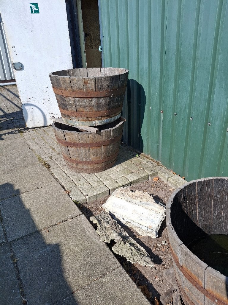 bloembakken van whiskyvaten outlook € 37,50 zie foto's/omsch, Ophalen, Gebruikt, Rond, 60 tot 100 cm