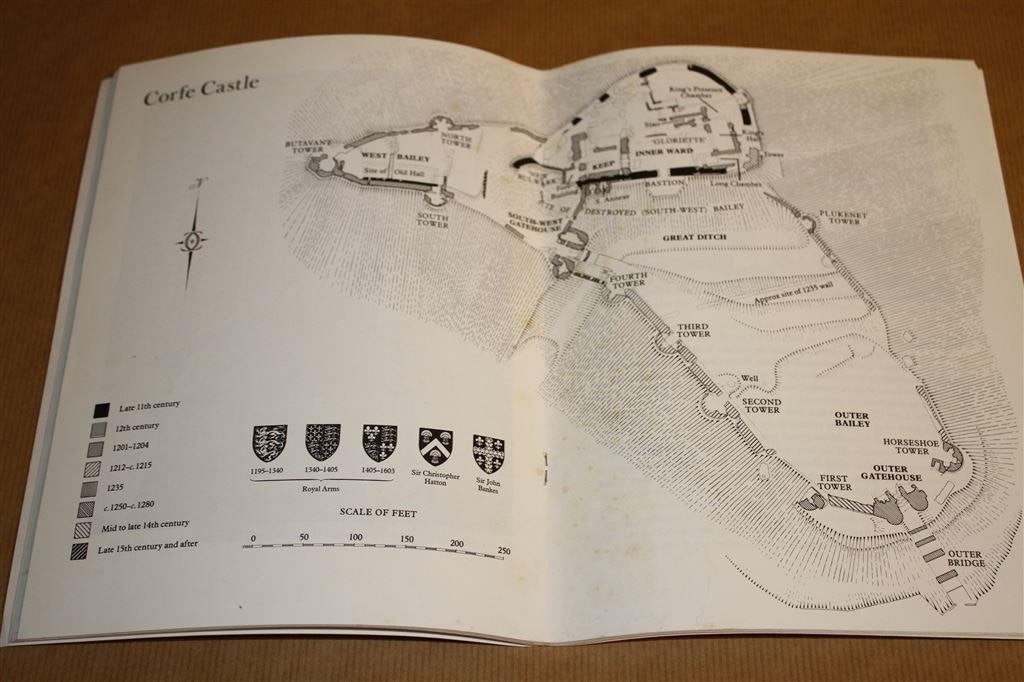 Corfe Castle. Dorset. The National Trust., Ophalen of Verzenden, Gelezen, Europa
