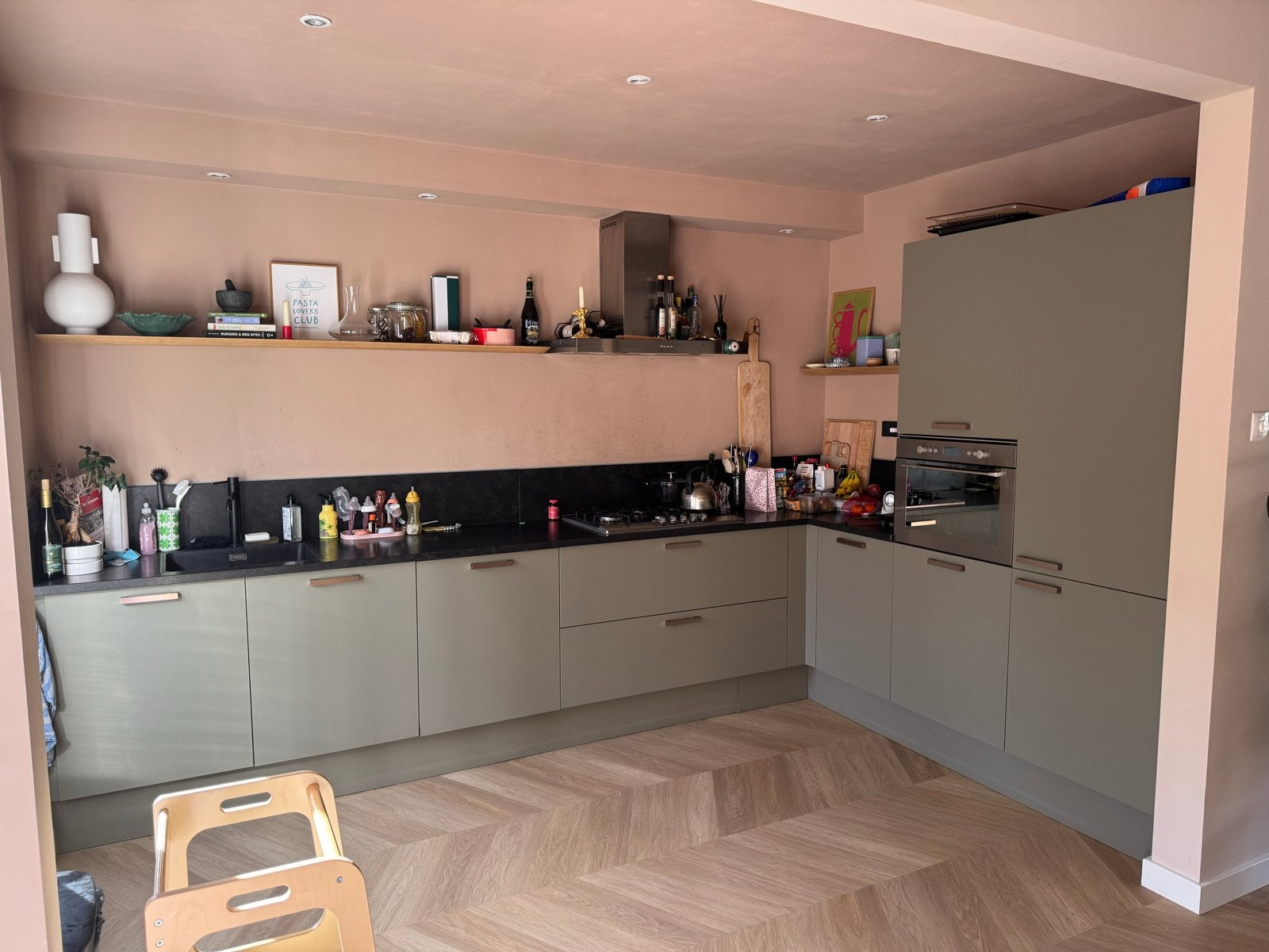 Moderne hoekkeuken met composiet blad en apparatuur, Huis en Inrichting, Ophalen, Gebruikt, Hoekkeuken, Composiet