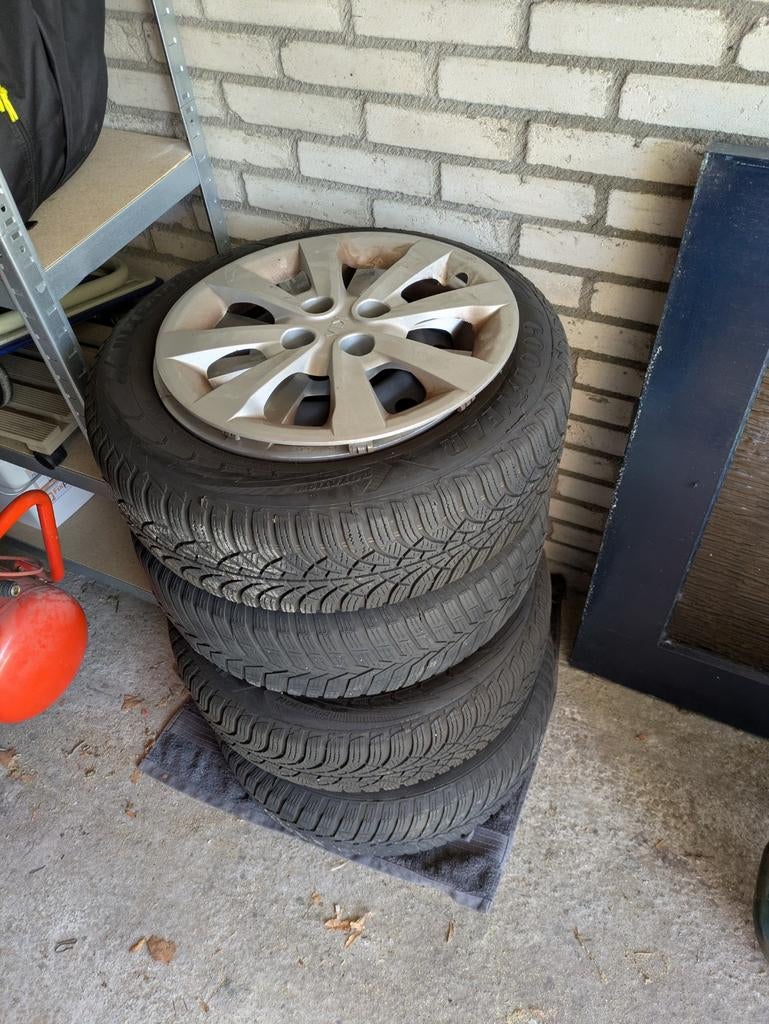 Winterset Kia Rio - 185/55-R15 - banden oud/versleten, Ophalen, Gebruikt, Kia