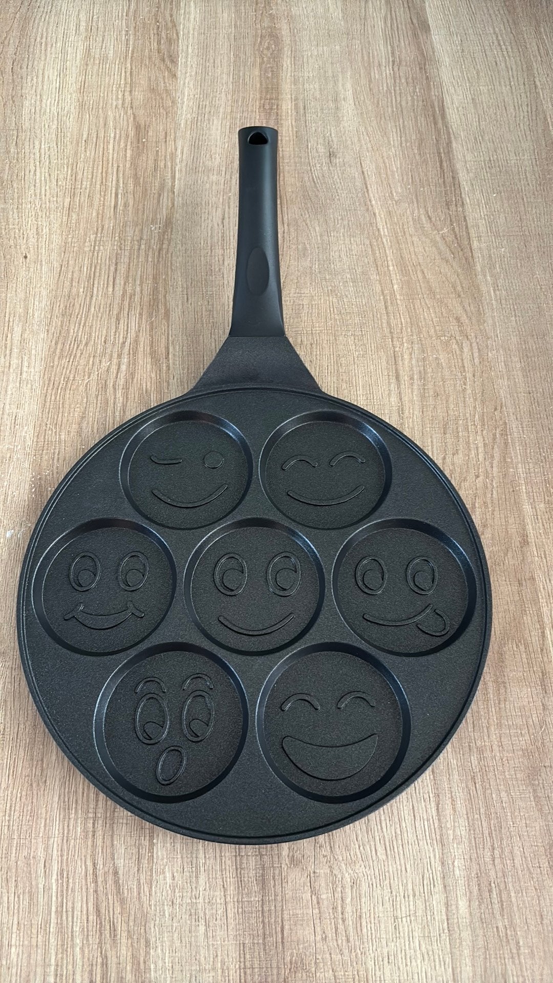 Nieuwe Smiley pannekoeken pan, Huis en Inrichting, Keuken | Potten en Pannen, Ophalen, Nieuw, Overige materialen, Pannenkoekenpan