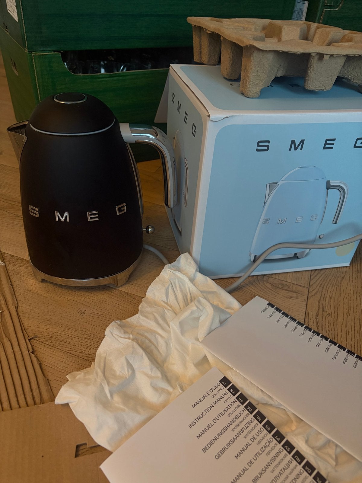 Smeg waterkoker mat zwart 1,7 liter - Zo goed als nieuw, Witgoed en Apparatuur, Waterkokers, 1 tot 2 liter, Ophalen of Verzenden
