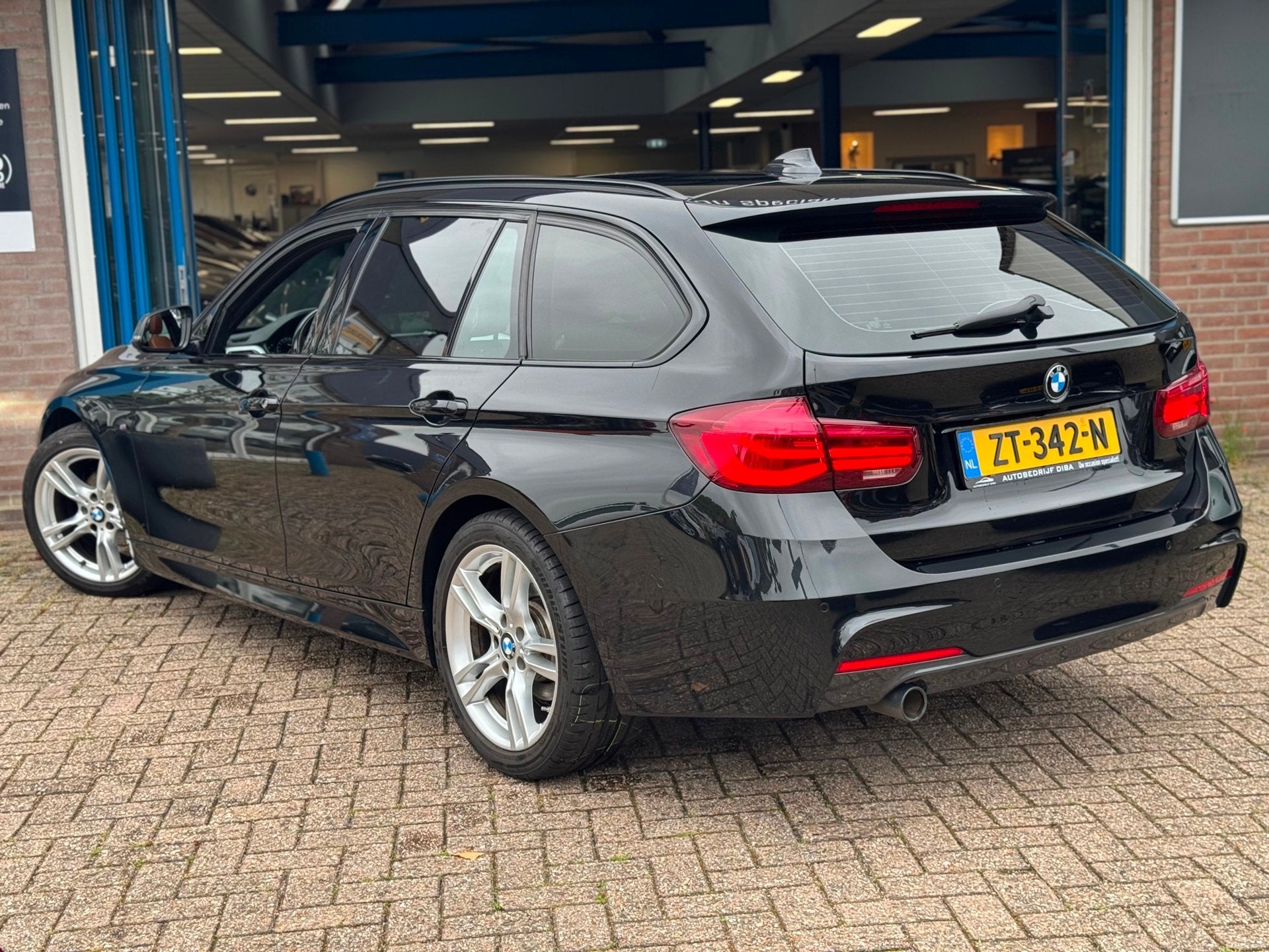 BMW 3-serie Touring 318i M Sport 2019 AUT PANO CAMERA NAP!, Auto's, Automaat, Gebruikt, Euro 6, 1465 kg