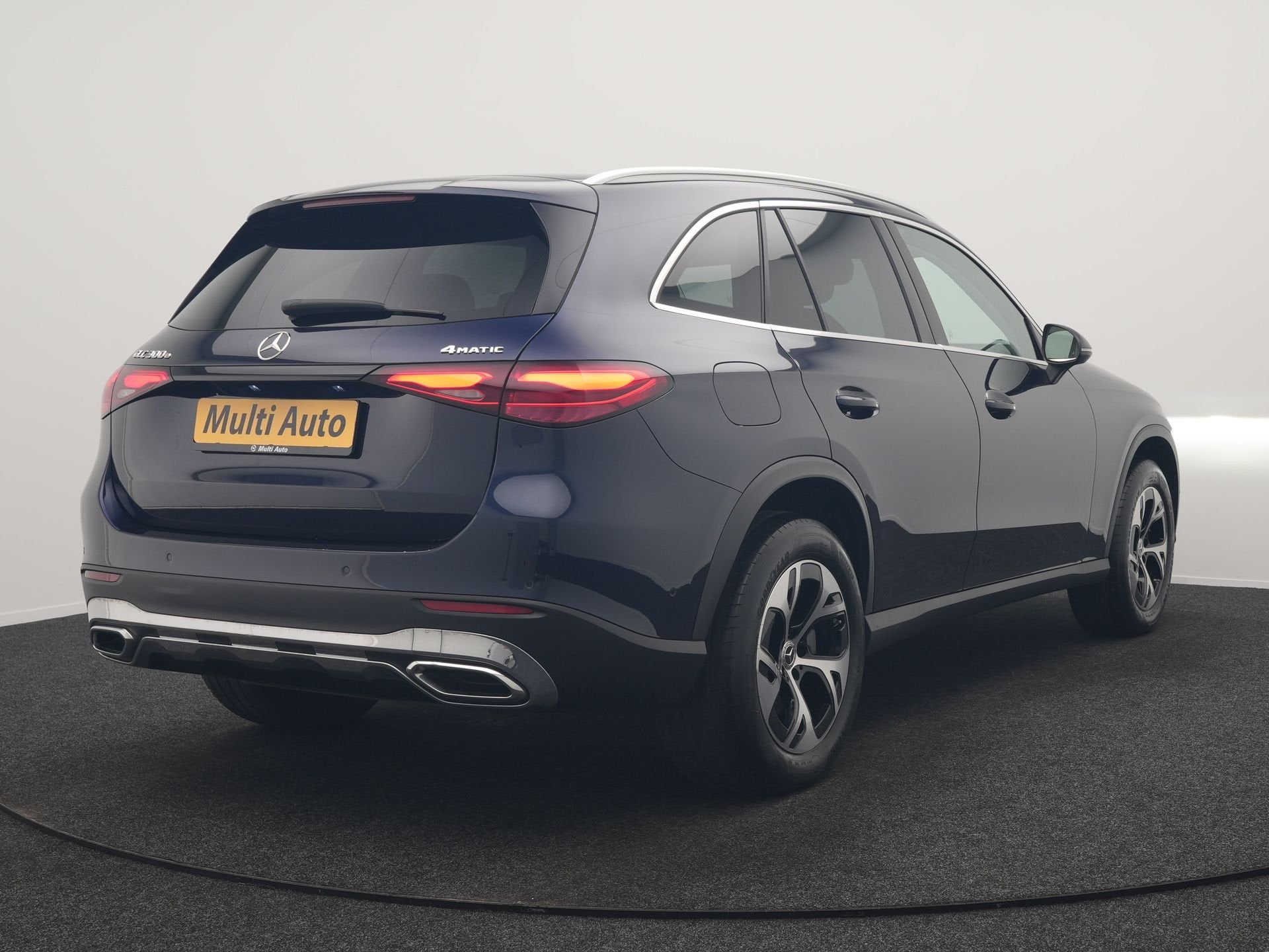 Mercedes-Benz GLC 300e 4MATIC Avantgarde PHEV 313pk Dealer O, Auto's, Automaat, Dealer onderhouden, Gebruikt, Zwart