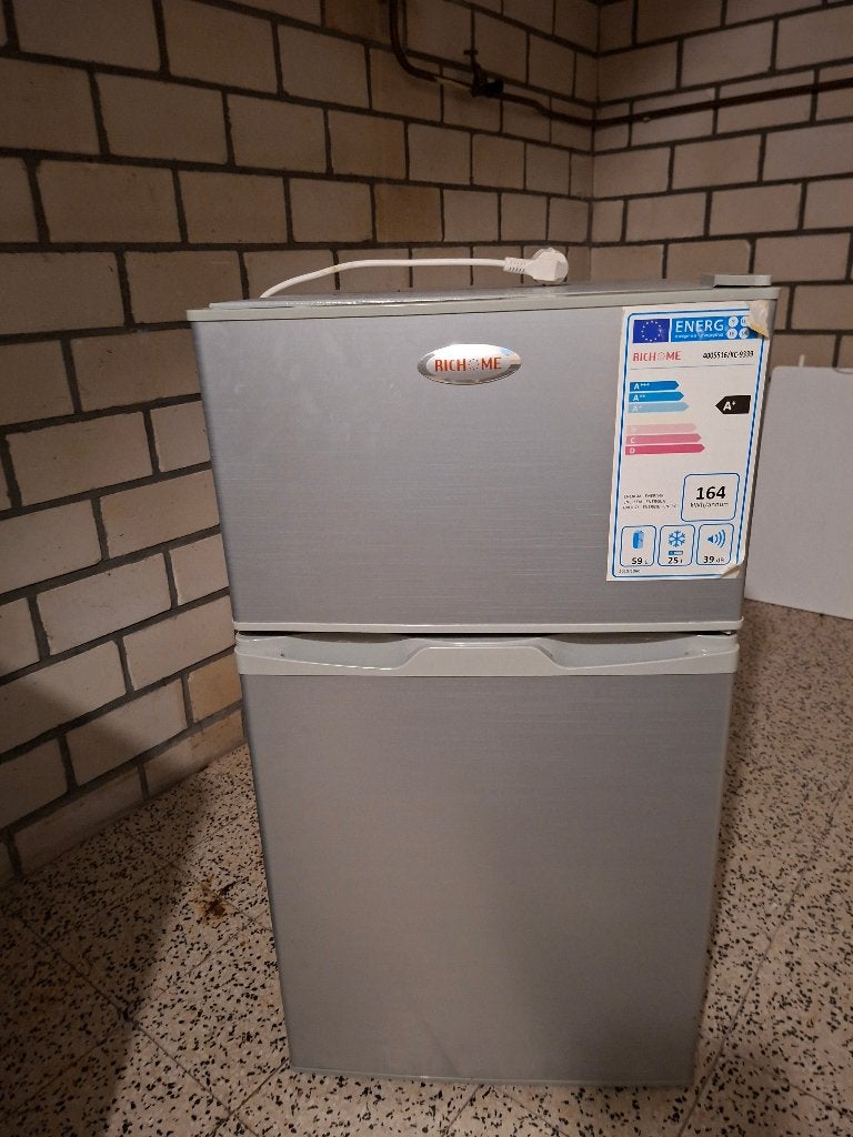 Koel/vriescombinatie, Gebruikt, Met aparte vriezer, Minder dan 75 liter, Energieklasse A of zuiniger