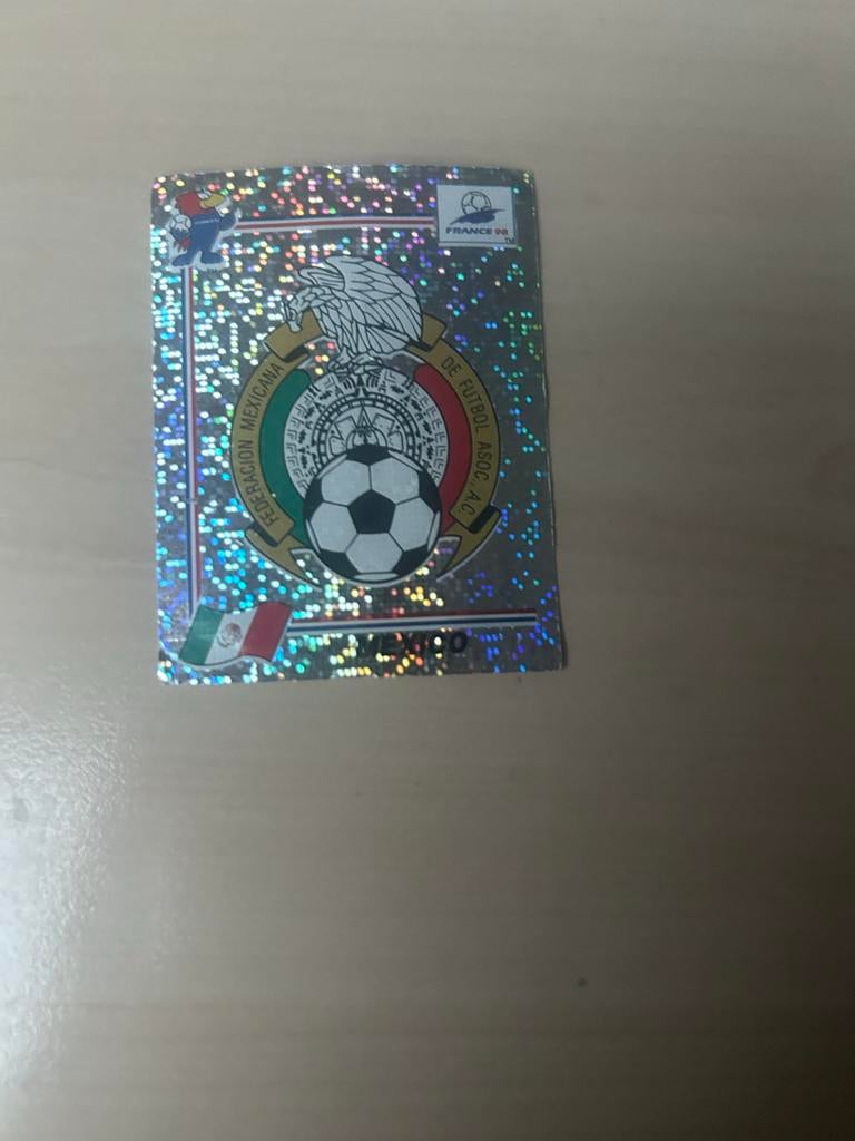 Panini France 98 WK Voetbal Embleem Mexico Sticker, Ophalen of Verzenden, Zo goed als nieuw, Sport