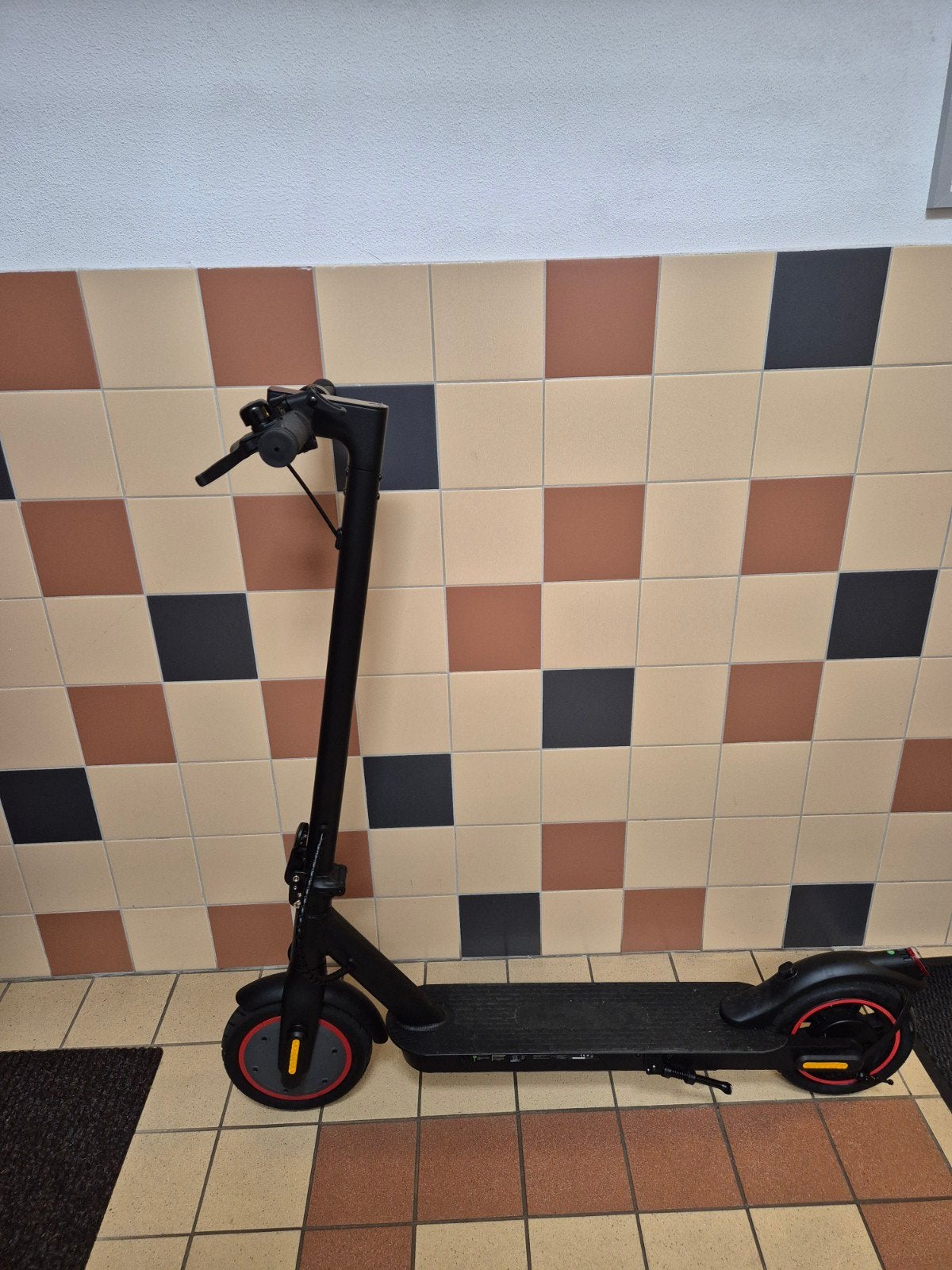 Elektrische step 25 km/h
nette staat, Ophalen, Zo goed als nieuw, Elektrische step (E-scooter)