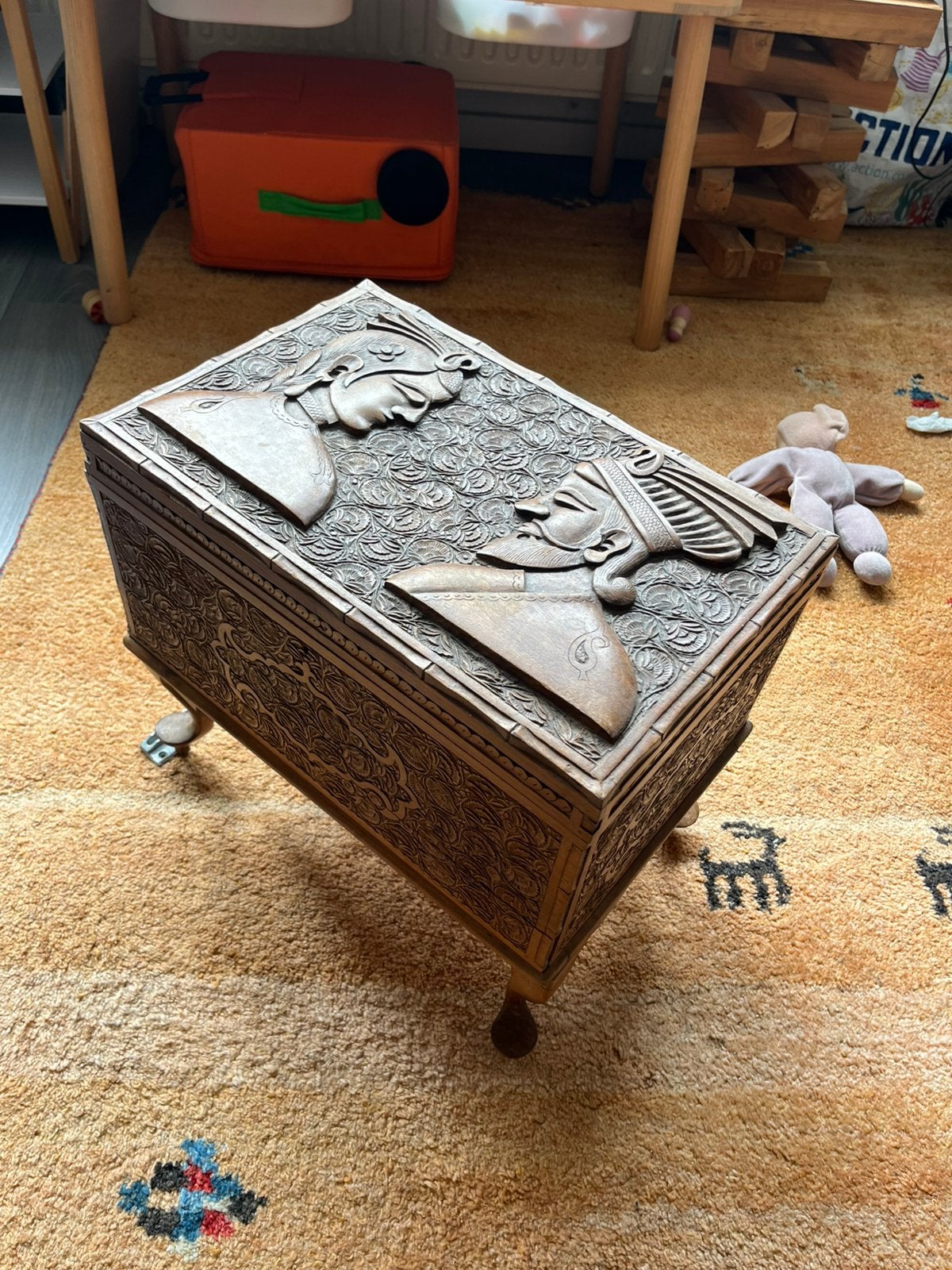 Handgesneden Indonesische / Javaanse houten kist, Ophalen, Zo goed als nieuw, Minder dan 50 cm