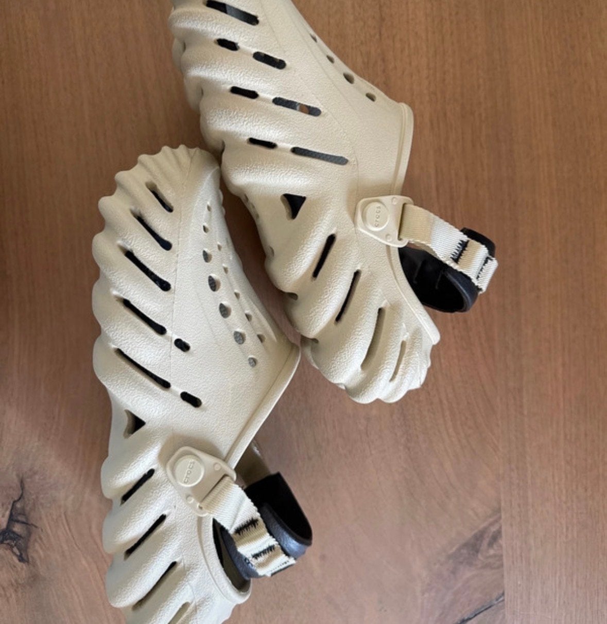 Nieuwe Crocs Echo Clog - Maat 37/38 - Ongebruikt, Ophalen of Verzenden, Nieuw, Beige, Slippers