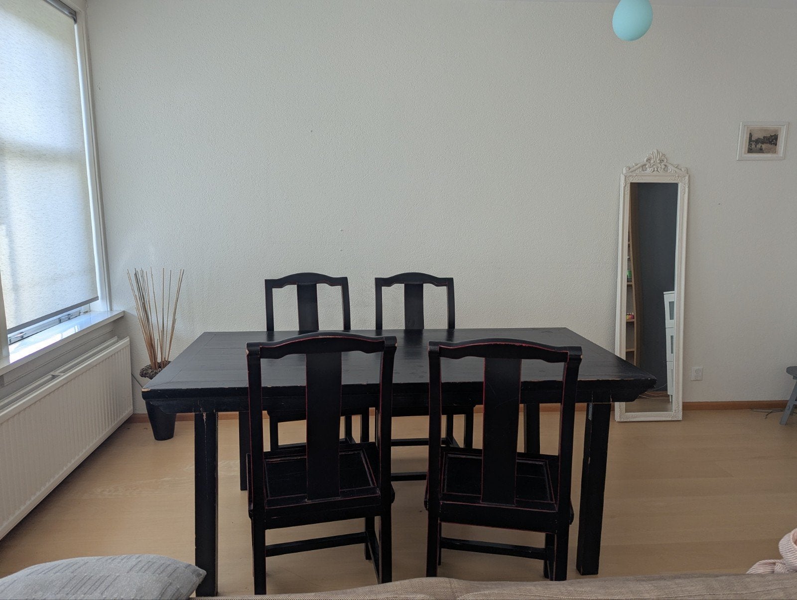 Gratis zwarte tafel en 5 stoelen, Huis en Inrichting, Ophalen