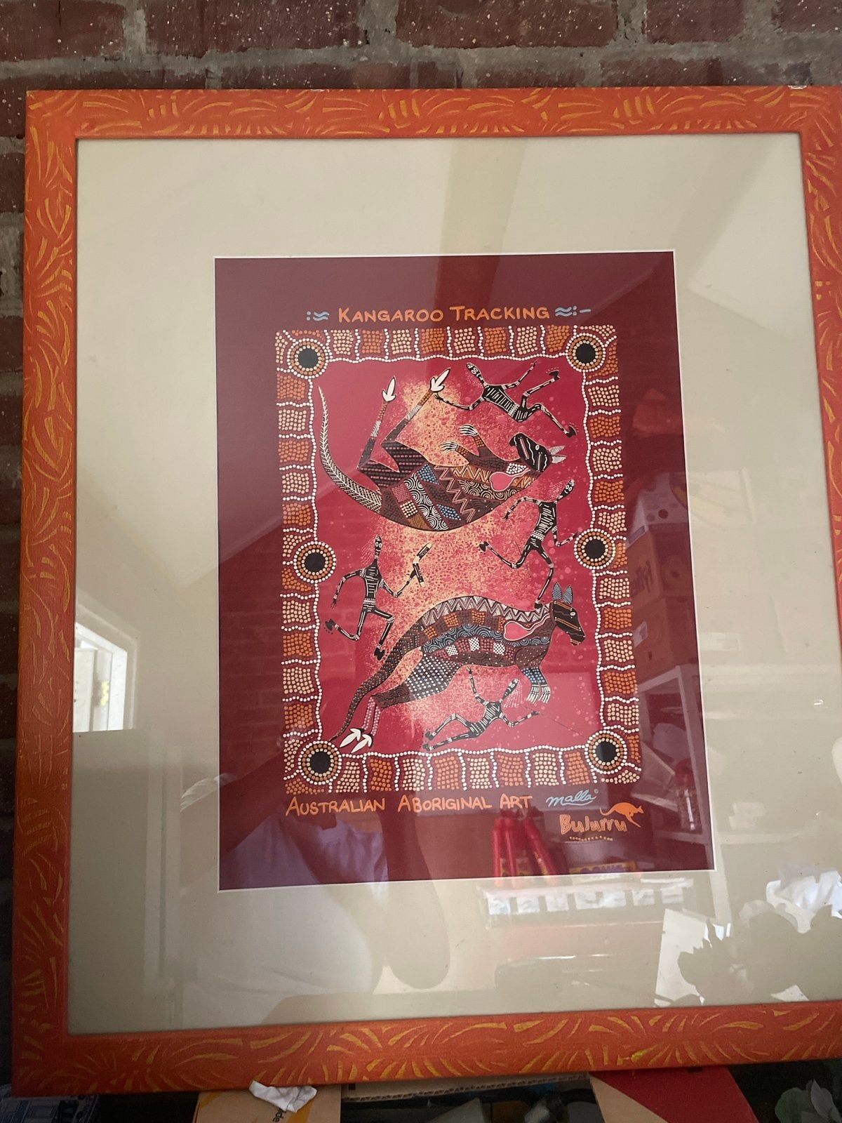 Ingelijste Aboriginal kunst: Kangoeroe Tracking, Ophalen, Schilderij, Papier/karton, Meerkleurig