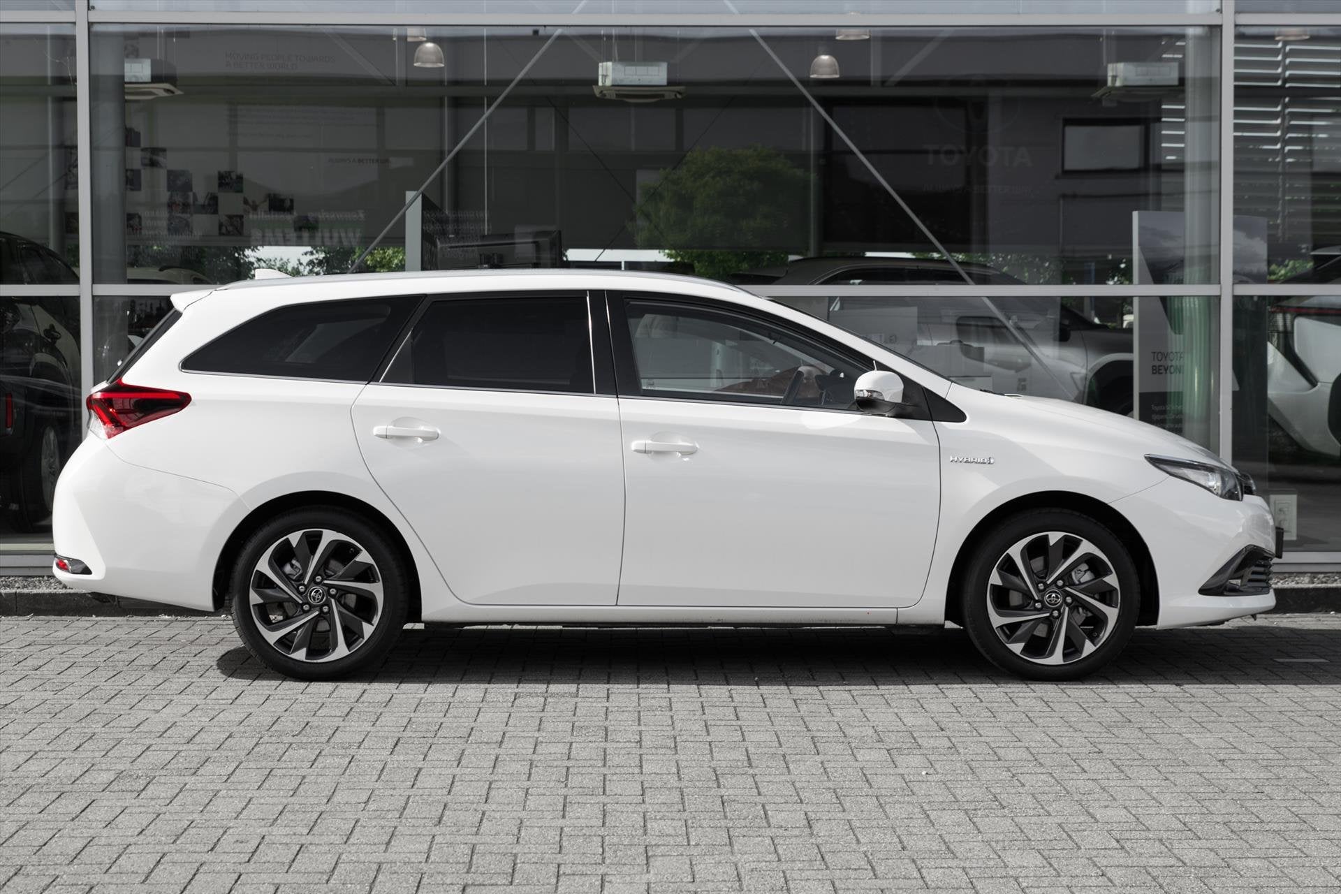 Toyota Auris 1.8 HYBRID TOURING SPORTS CVT, Auto's, Stof, Gebruikt, Euro 6, Wit