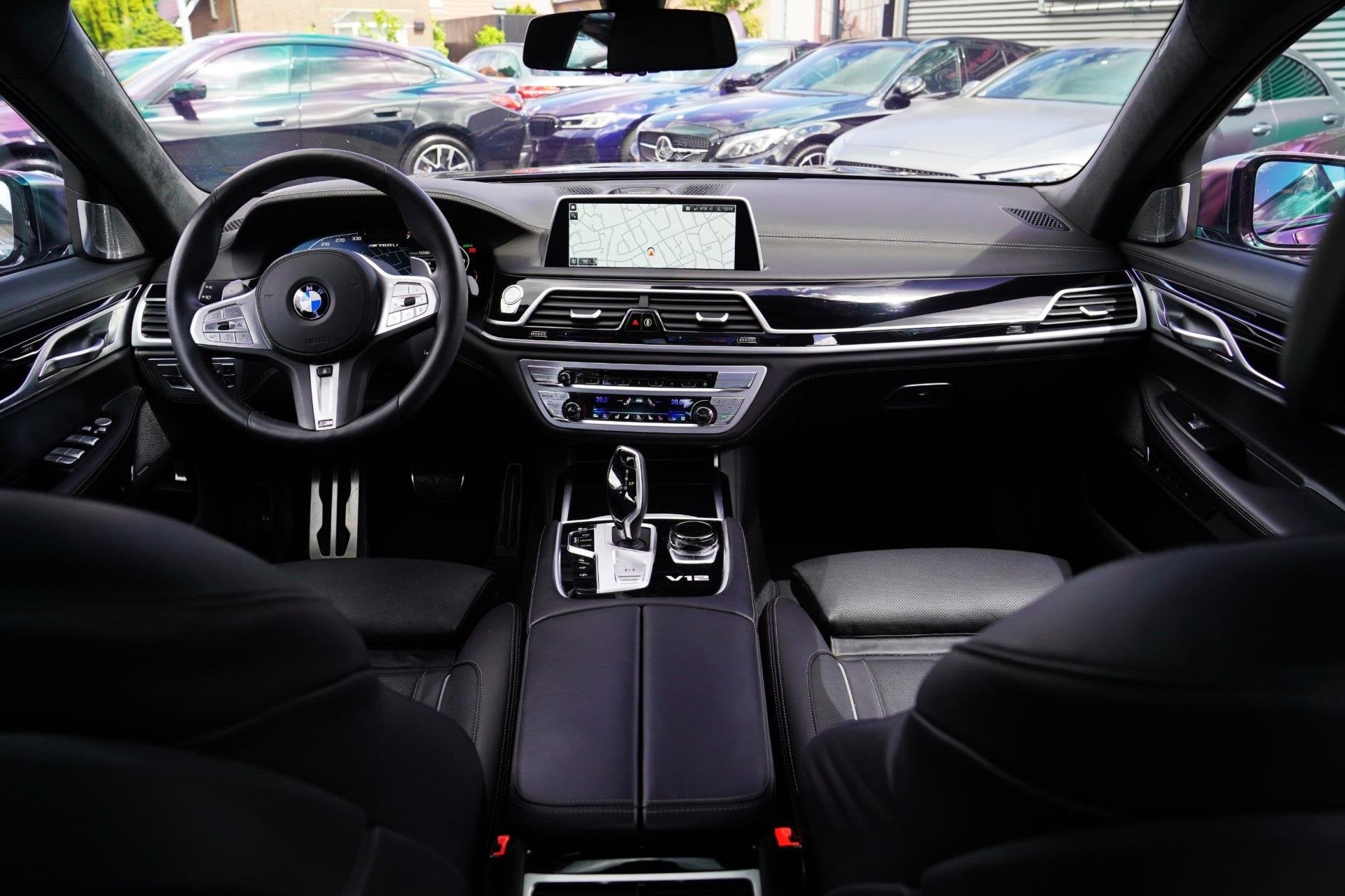 BMW 7-serie M760Li xDrive High Executive | Massage | TV | Ko, Automaat, Gebruikt, 12 cilinders, Zwart