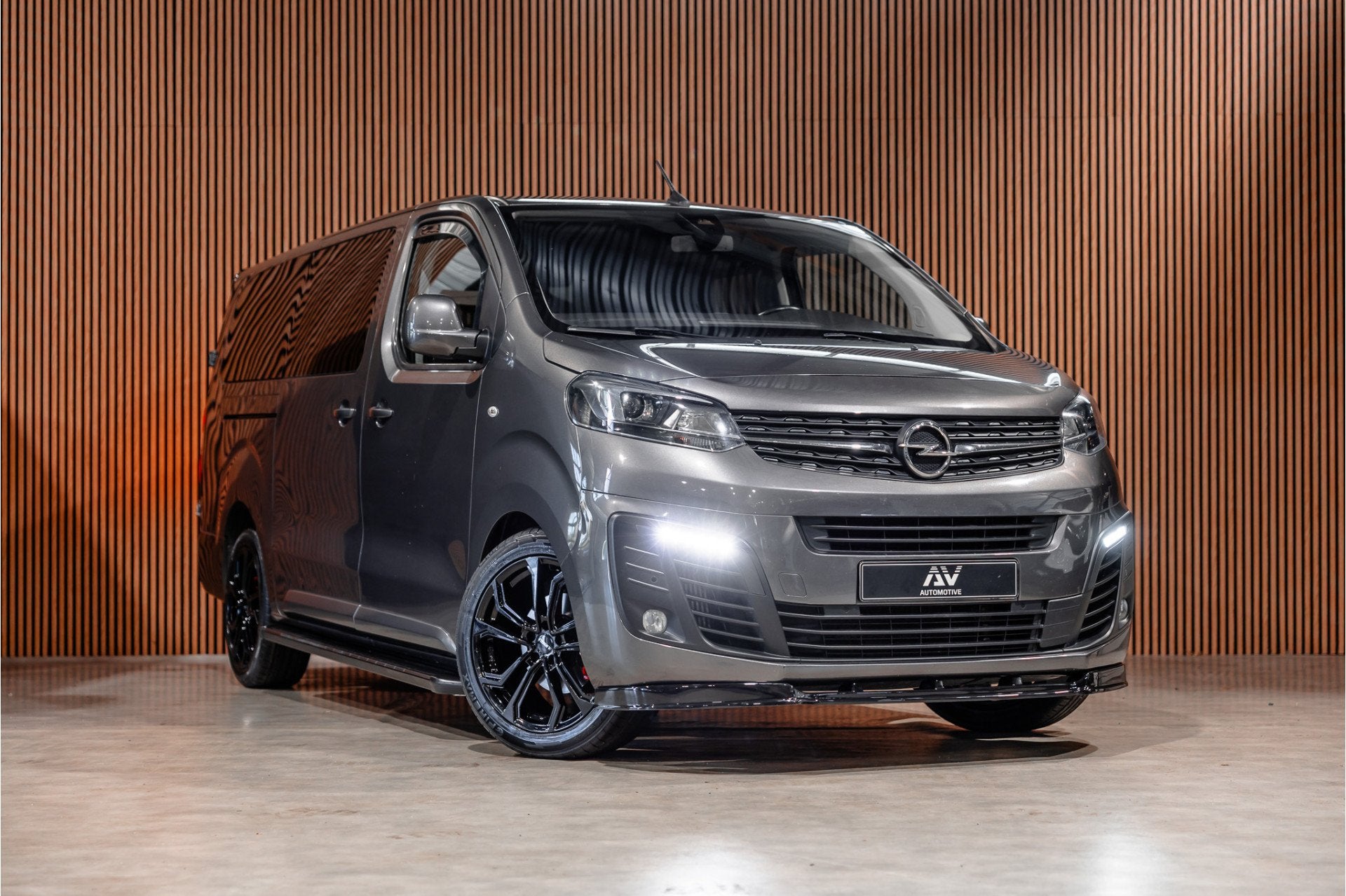 Opel Vivaro 2.0 CDTI 177 PK L3H1 DC Innovation | Marge | BTW, Auto's, Stof, Gebruikt, Euro 6, Origineel Nederlands