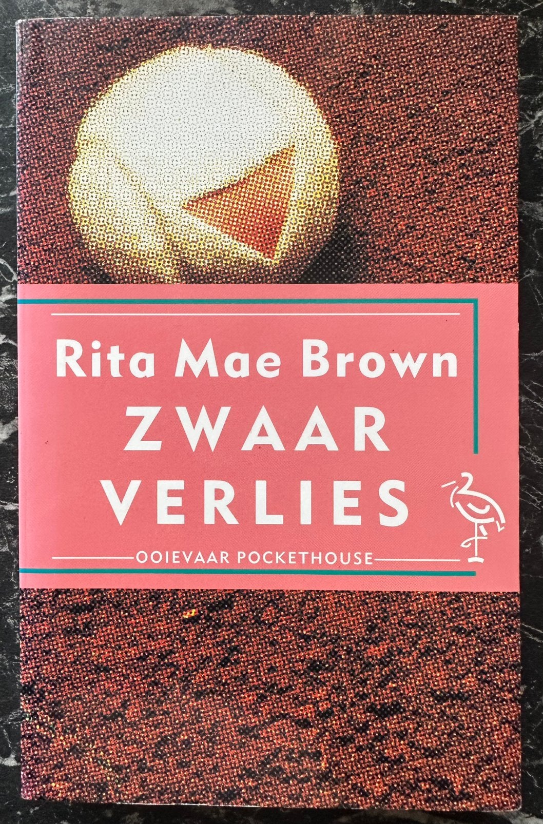 Rita Mae Brown - Zwaar Verlies, Ophalen of Verzenden, Gelezen