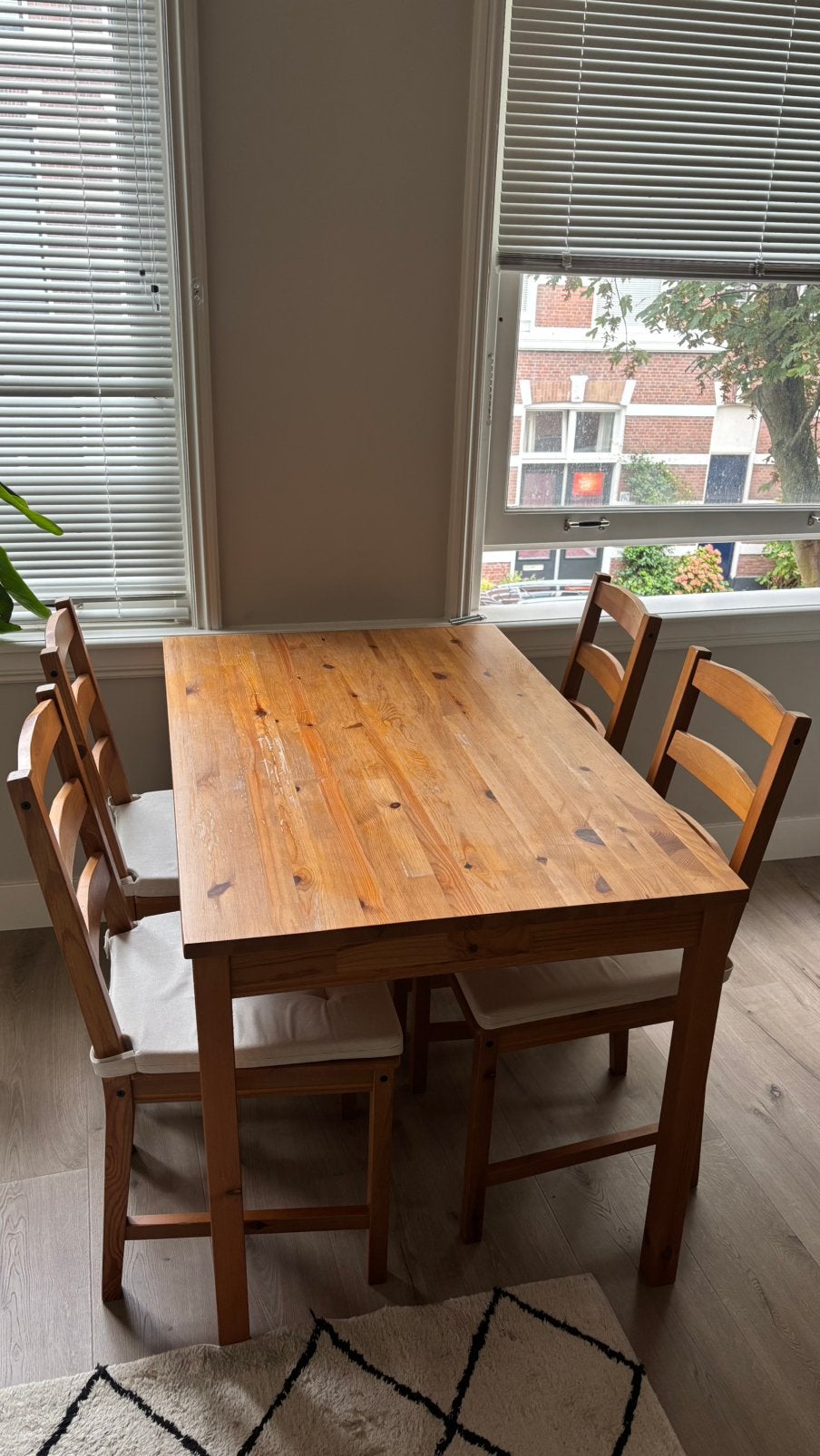 Ikea table + 4 chairs, Ophalen, Zo goed als nieuw, 4 tot 6 stoelen
