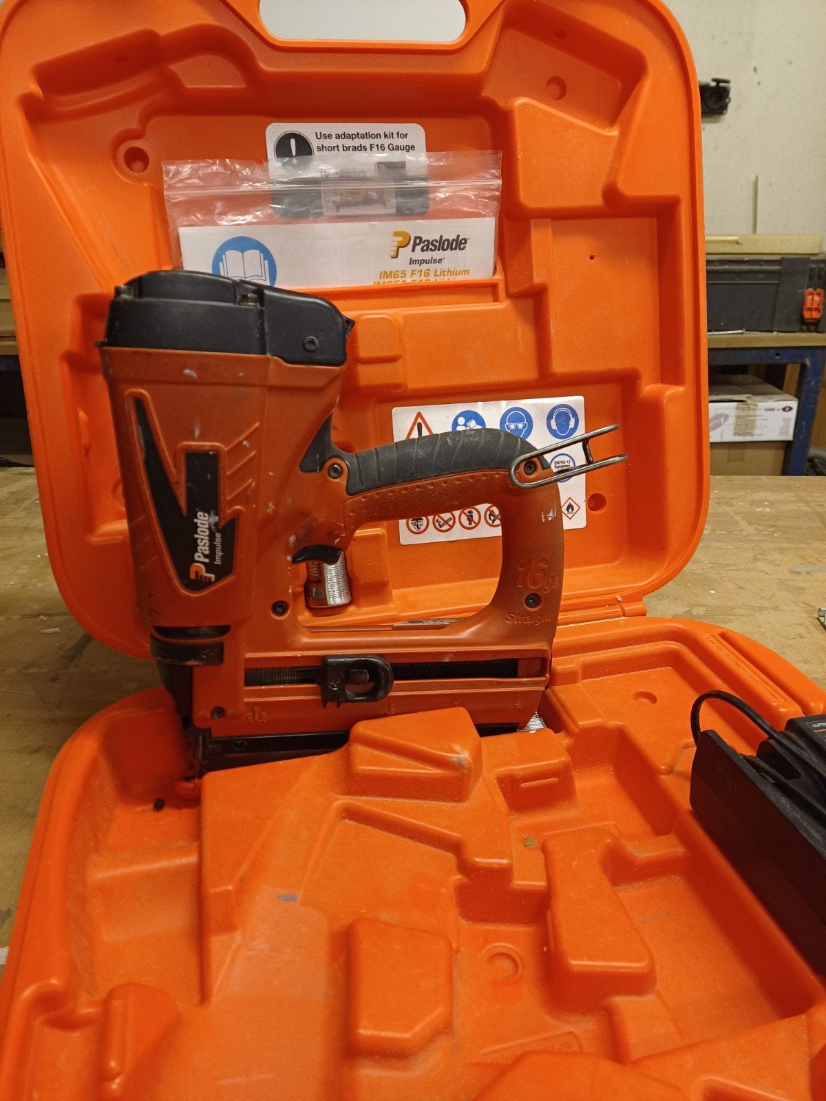 Paslode IM65 F16 Lithium tacker met toebehoren, Verzenden, Gebruikt, Tacker/nietmachine, Overige merken