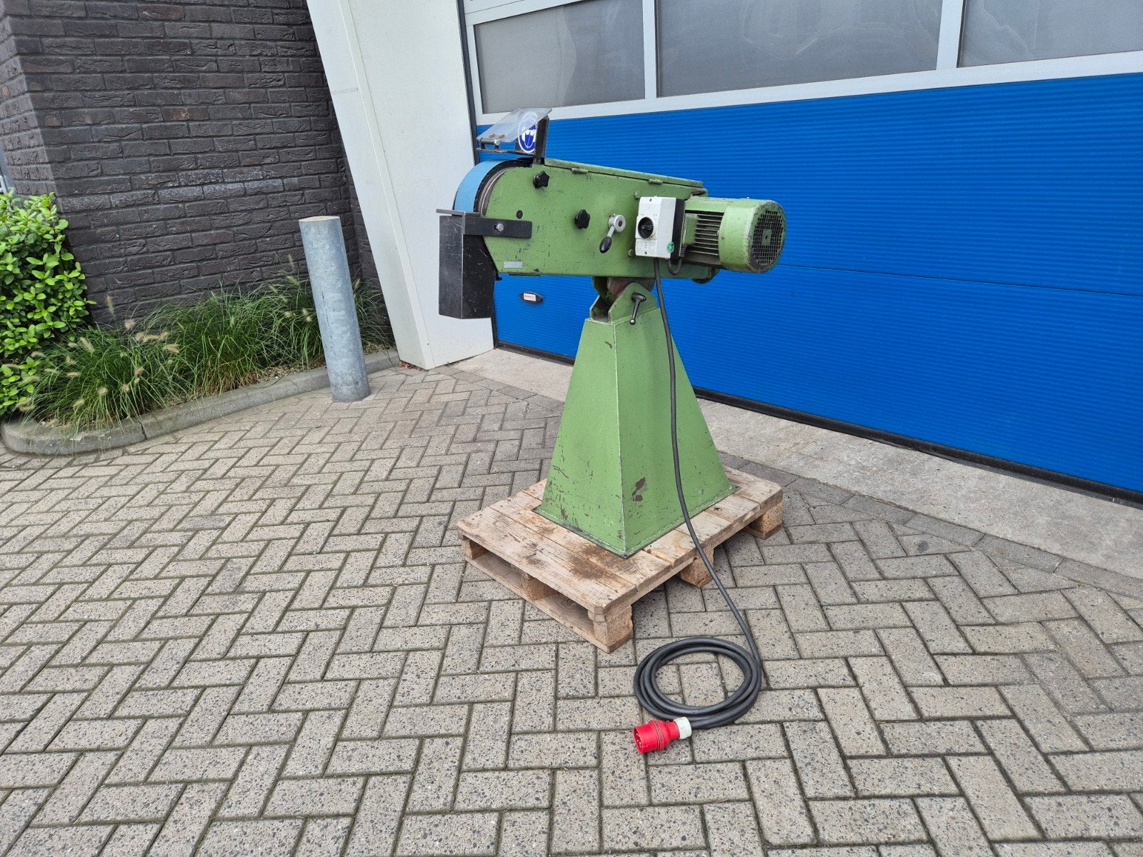 Industriële Bandschuurmachine 75x2000mm 380V nette staat, Gebruikt, Holland, Bandschuurmachine, Info@bolkmachinehandel.nl