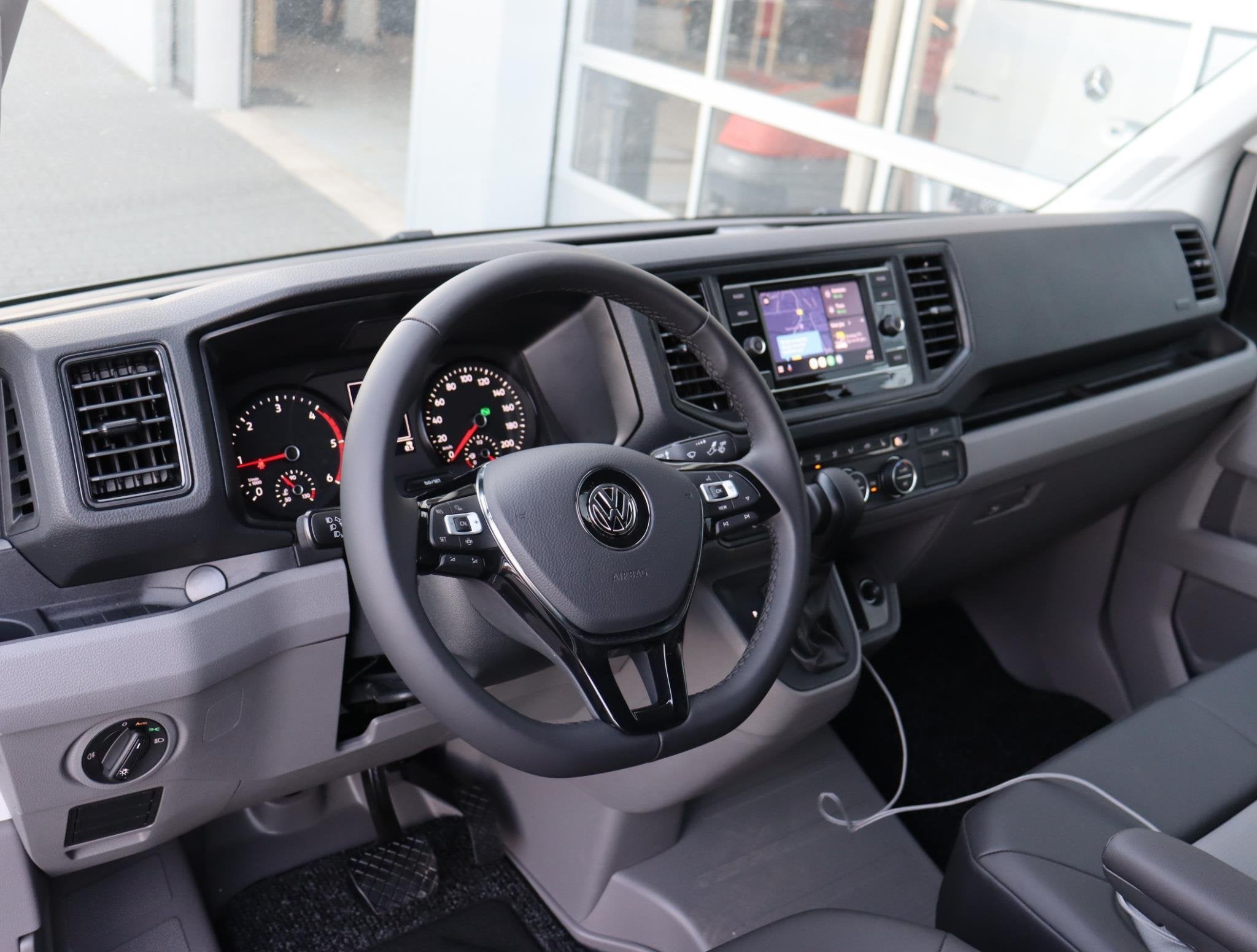 Volkswagen Crafter 35 2.0 TDI L4H3 Comfortline Automaat 140p, Dealer onderhouden, Stof, Gebruikt, 4 cilinders
