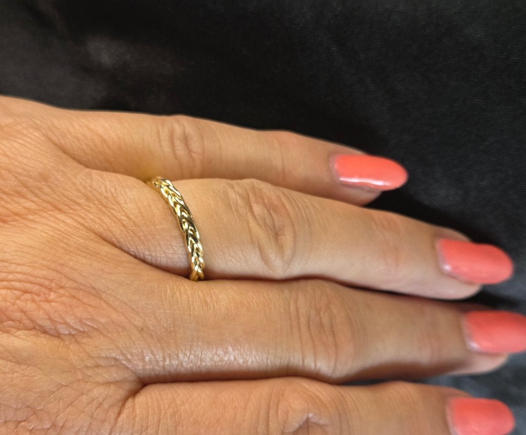 Gouden gevlochten ring. 2026/625, 18 tot 19, ., Nieuw, Ophalen of Verzenden