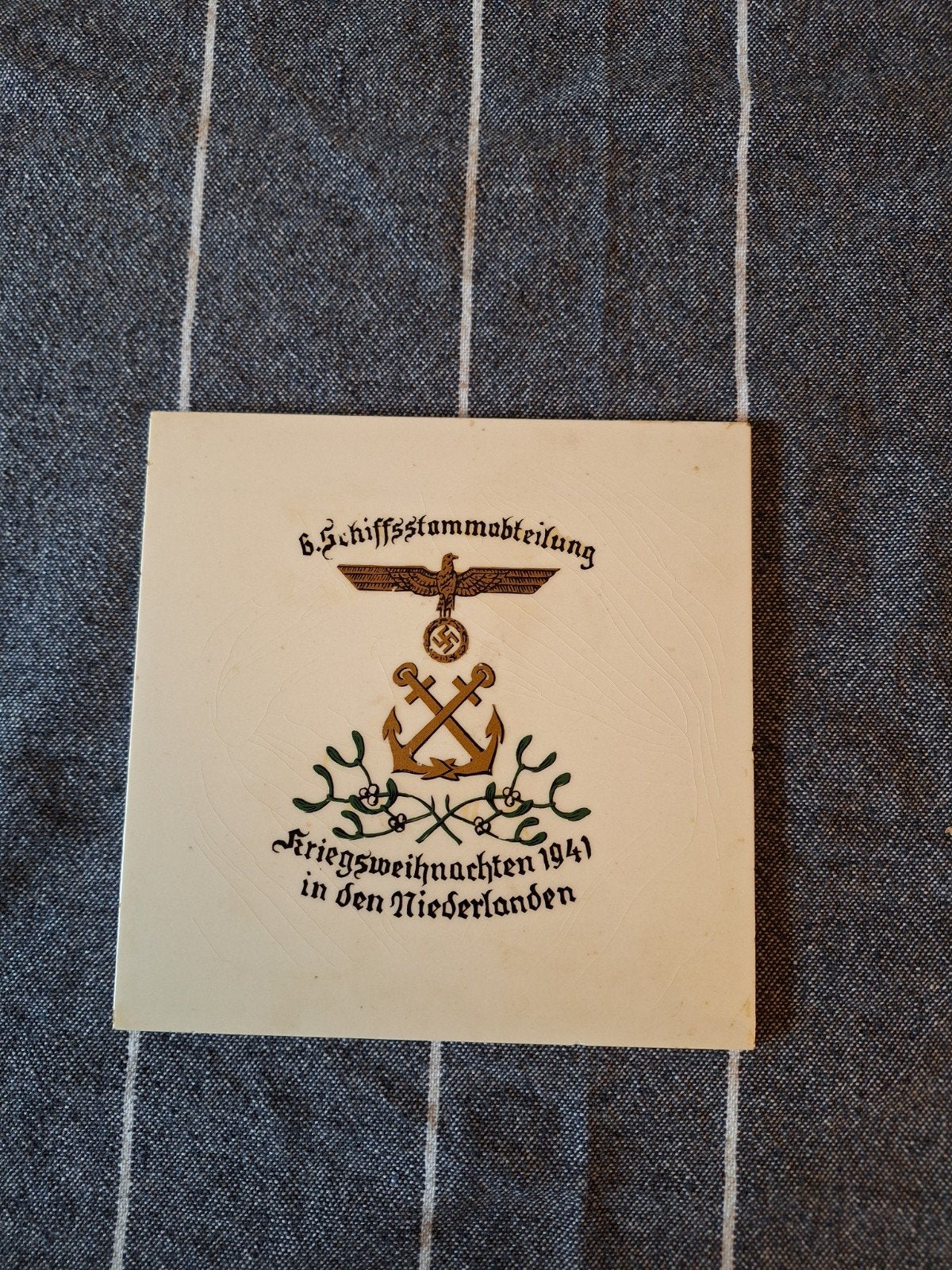 Tegel Kriegsmarine 6e Schiffstammabteilung, Verzamelen, Ophalen, Marine, Nederland, Embleem of Badge