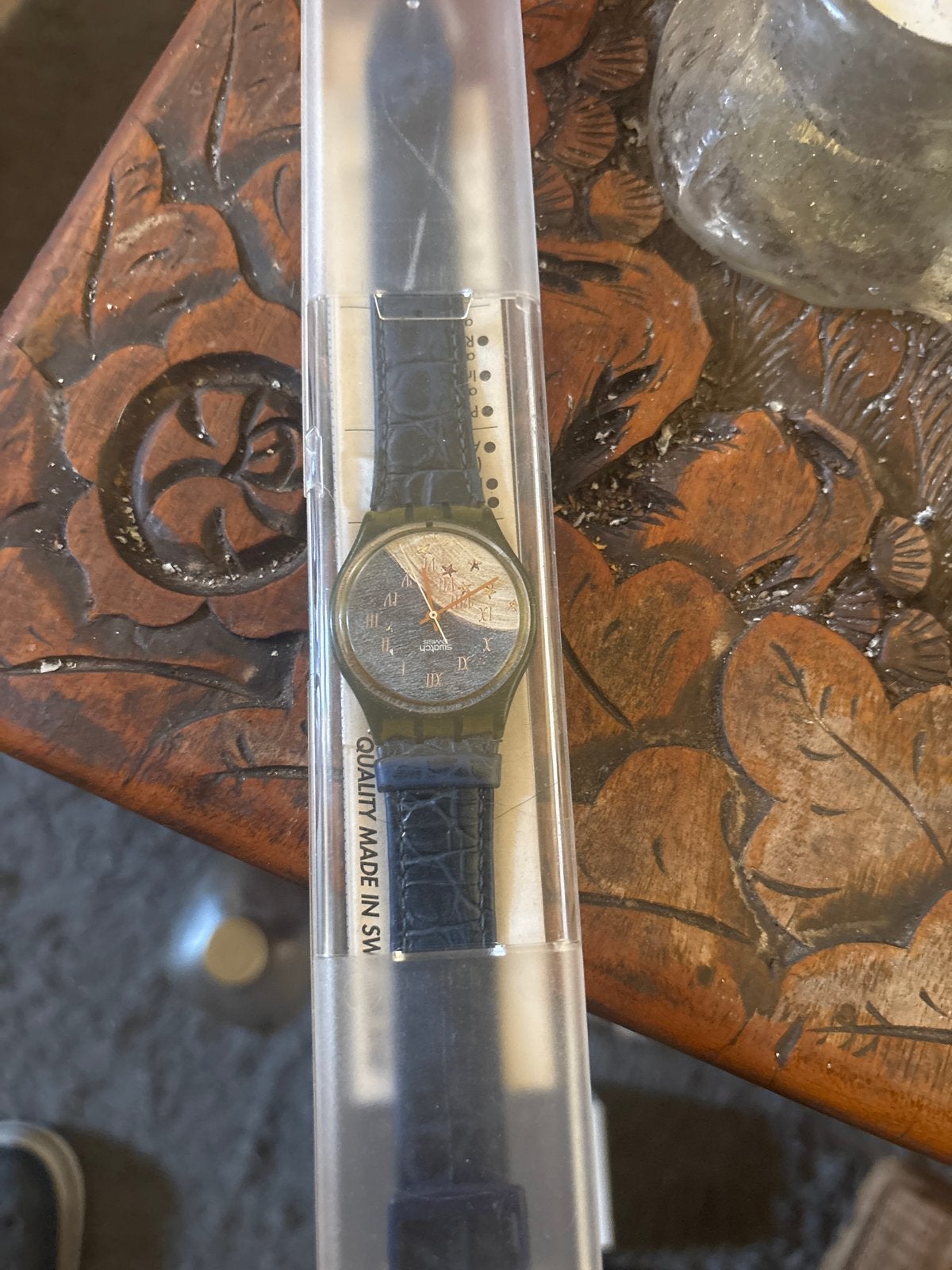 Swatch Polshorloge met Leren Bandje - Nieuw in Verpakking, Kunststof, Leer, Polshorloge, Swatch