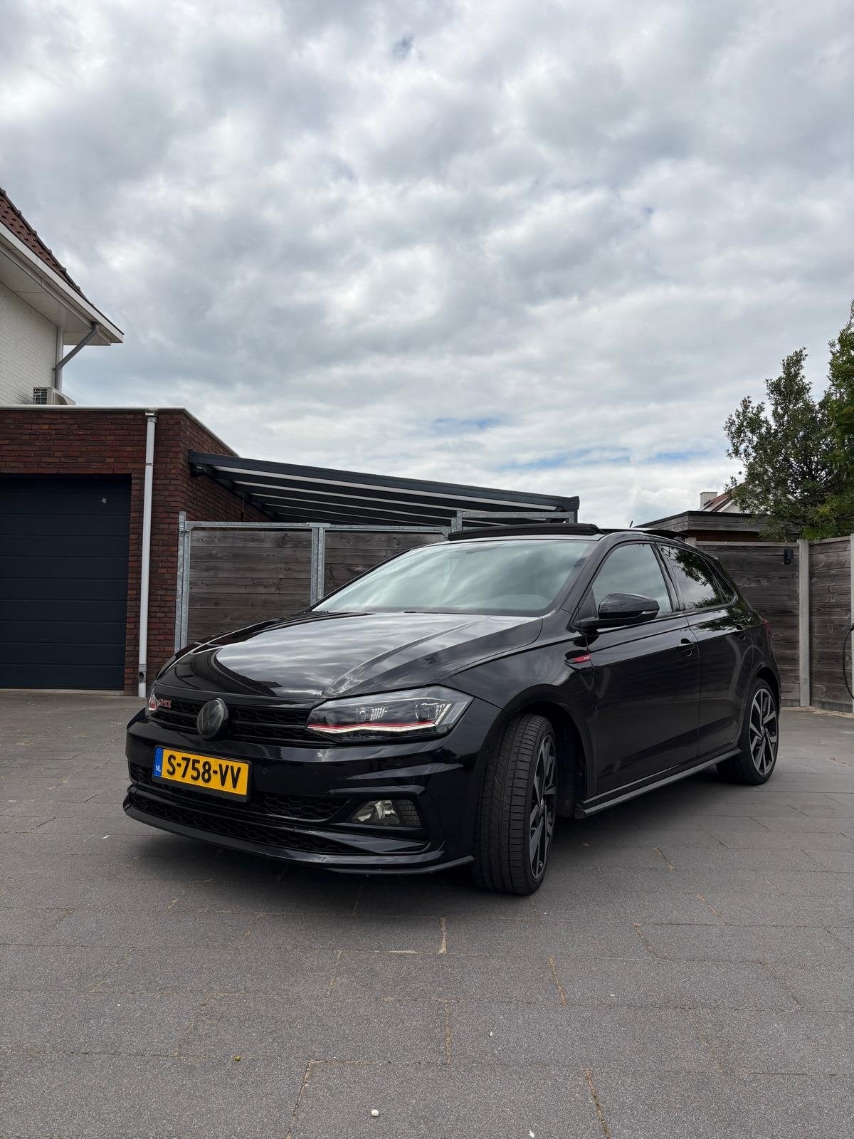 Volkswagen Polo 2.0 TSI 200pk 6-DSG 2019 Zwart, 4 cilinders, 1984 cc, Zwart, 1200 kg