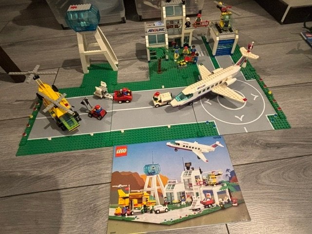 Lego 10159 Vliegveld, Lego, Compleet, Ophalen of Verzenden, Complete set