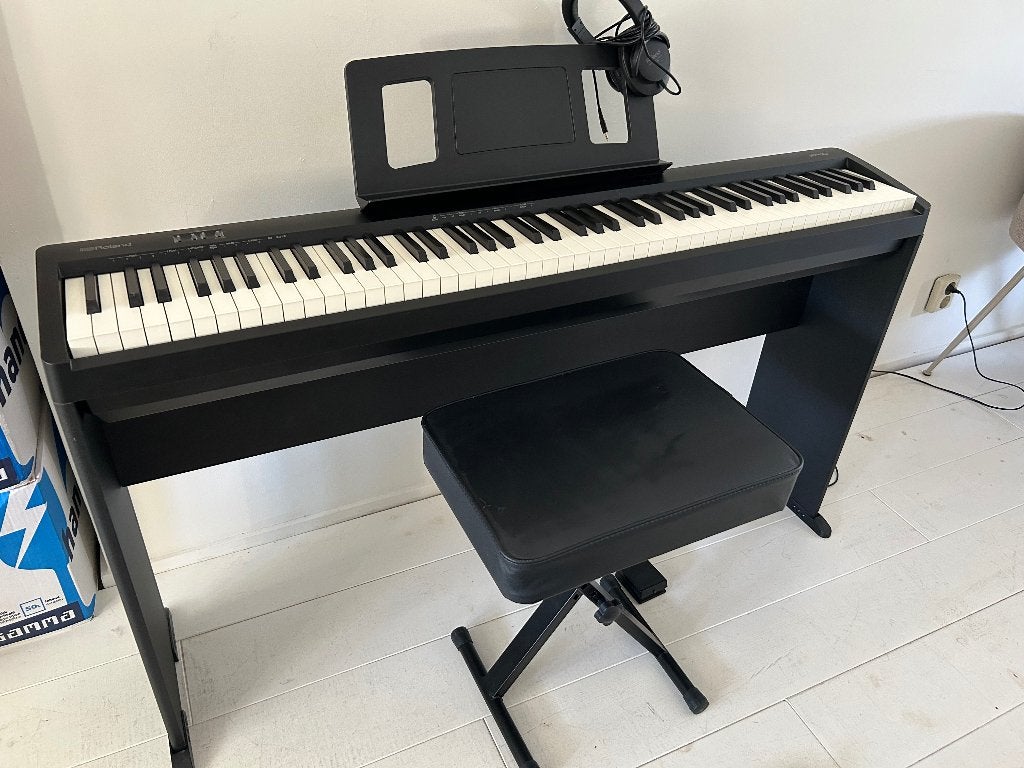 Roland FP-10 BK Set, Muziek en Instrumenten, Piano's, Ophalen, Zwart, Digitaal, Zo goed als nieuw