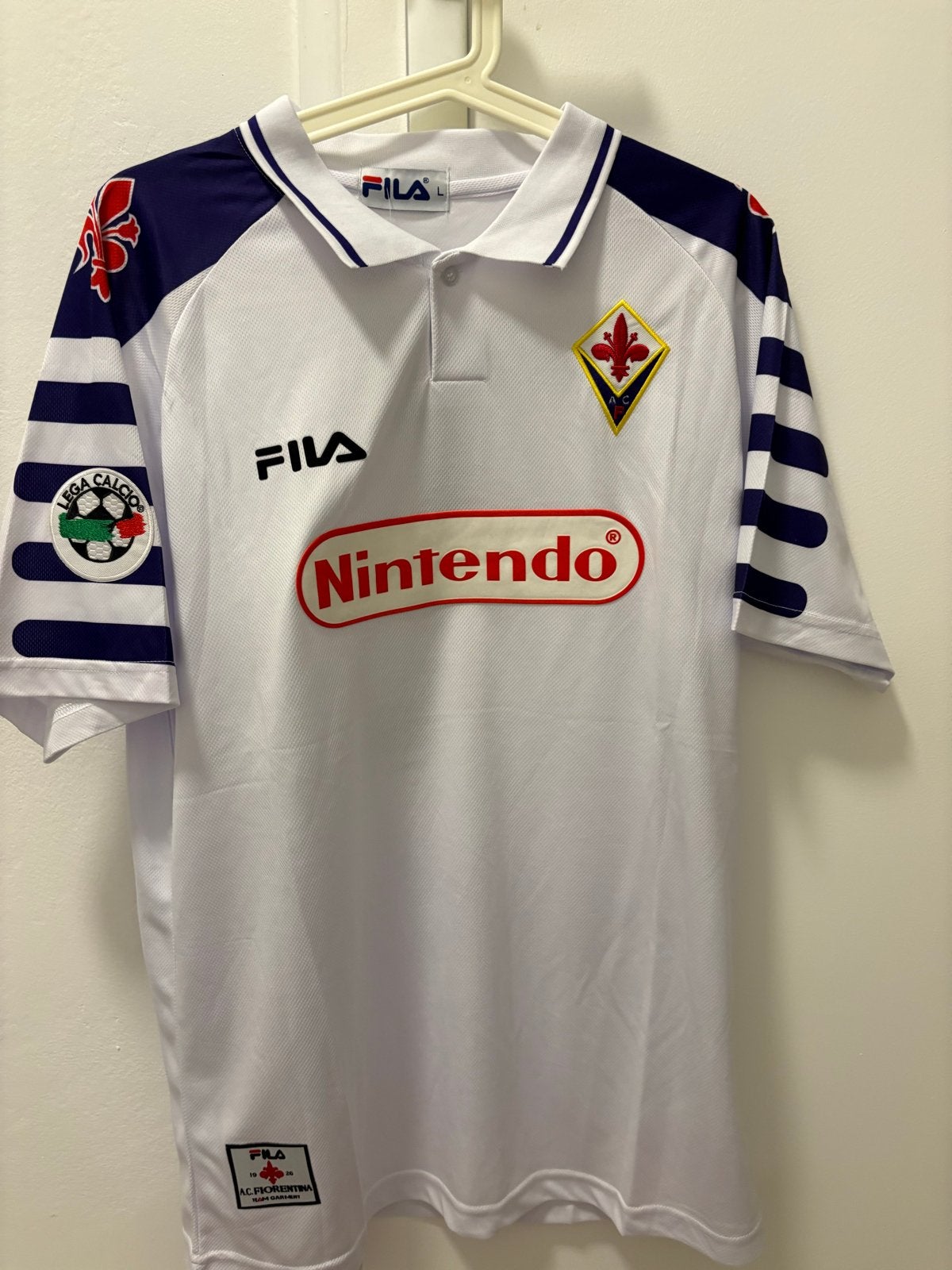 Retro Fiorentina Batistuta Voetbalshirt Maat M Nintendo Fila, Maat 48/50 (M), Wit, Nieuw, Ophalen of Verzenden