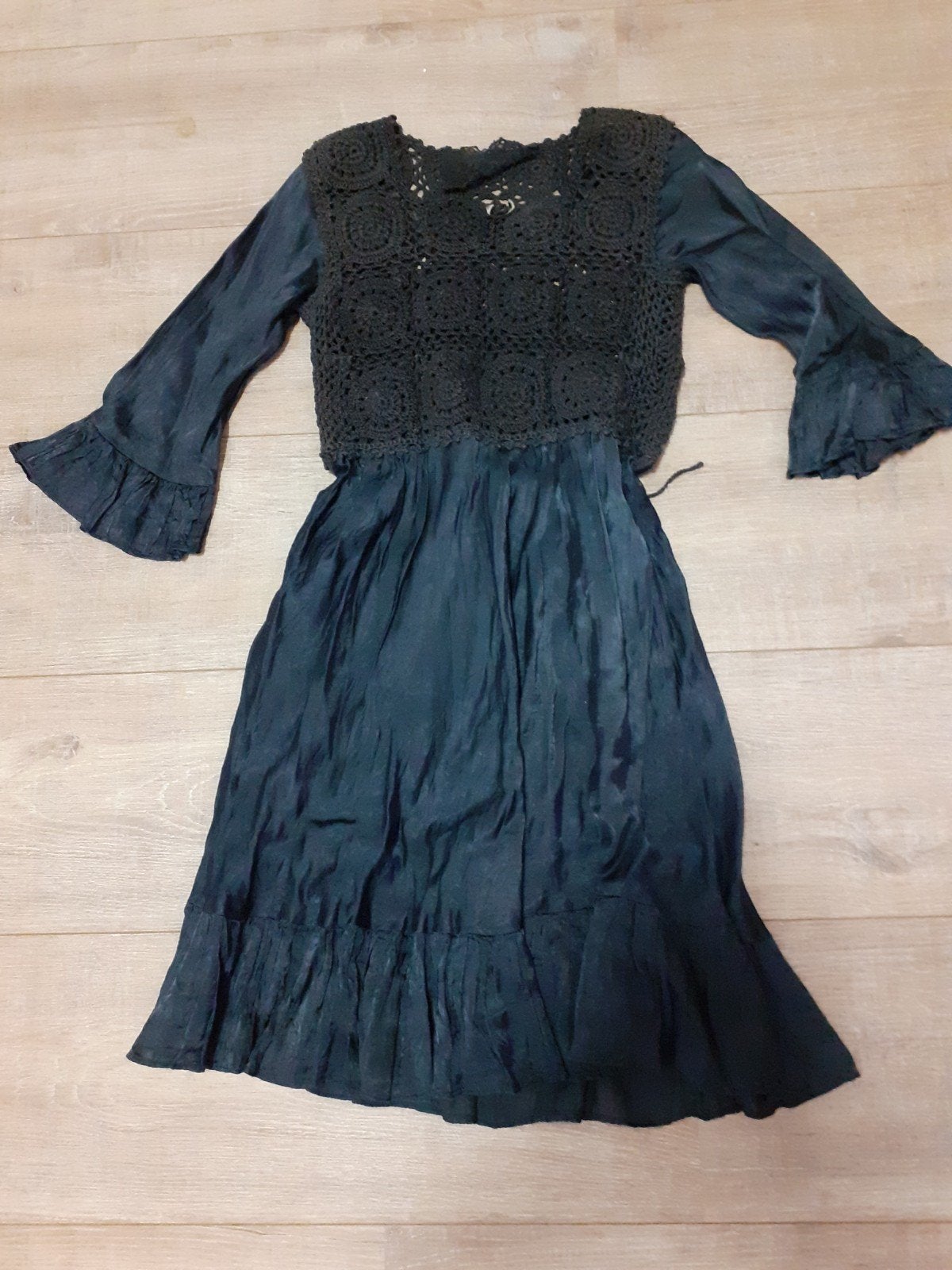 meisjesjurk jas maat 134 hello Kitty ,pantoffels 27,crocs 26, Ophalen of Verzenden, Zo goed als nieuw, Meisje, Jurk of Rok