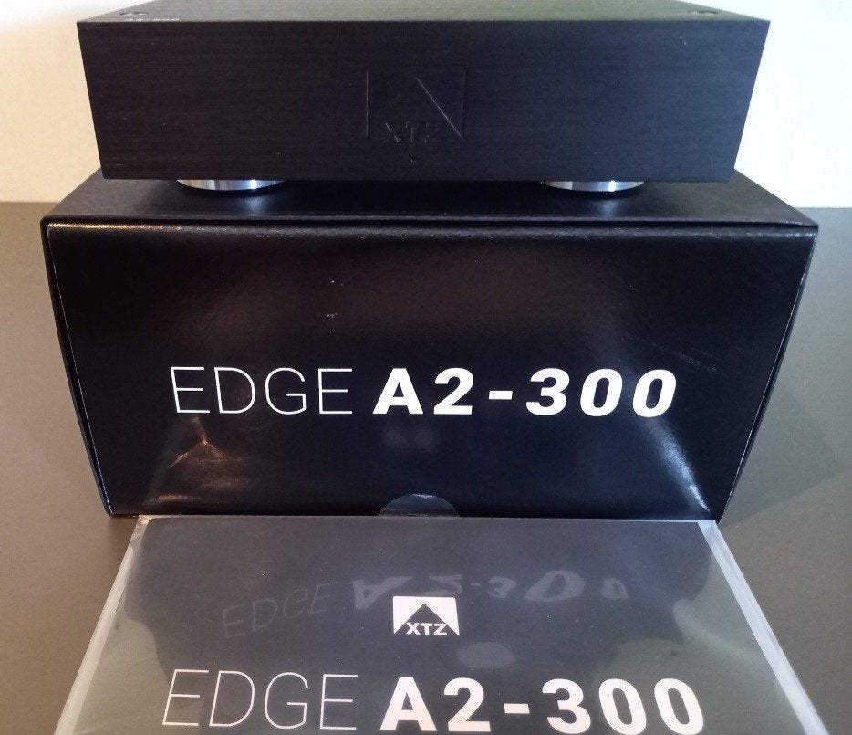 XTZ EDGE A2-300 CLASS-D POWER-AMP 2 X 300 WATT FULL BOXED, Overige merken, Gebruikt, Ophalen of Verzenden, 120 watt of meer