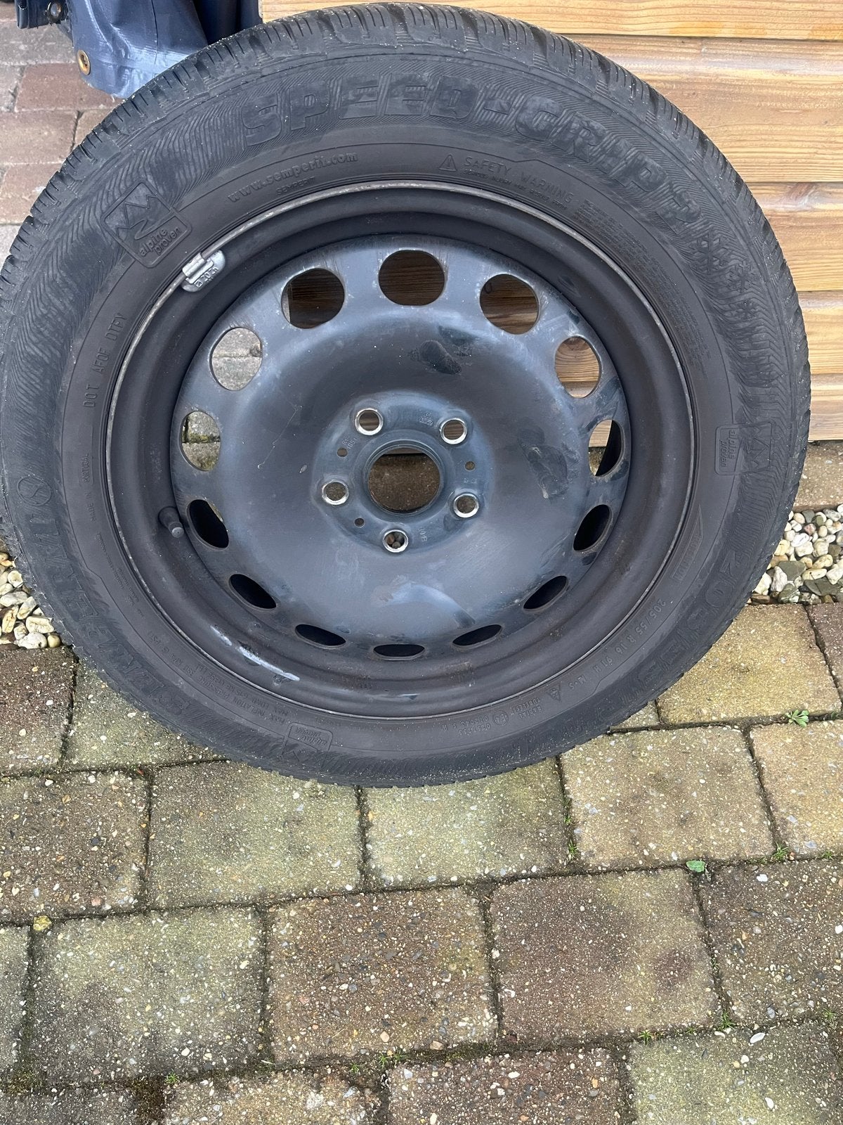 Winterbanden met velg, wieldop en statief 205/55 R16, Ophalen, Gebruikt