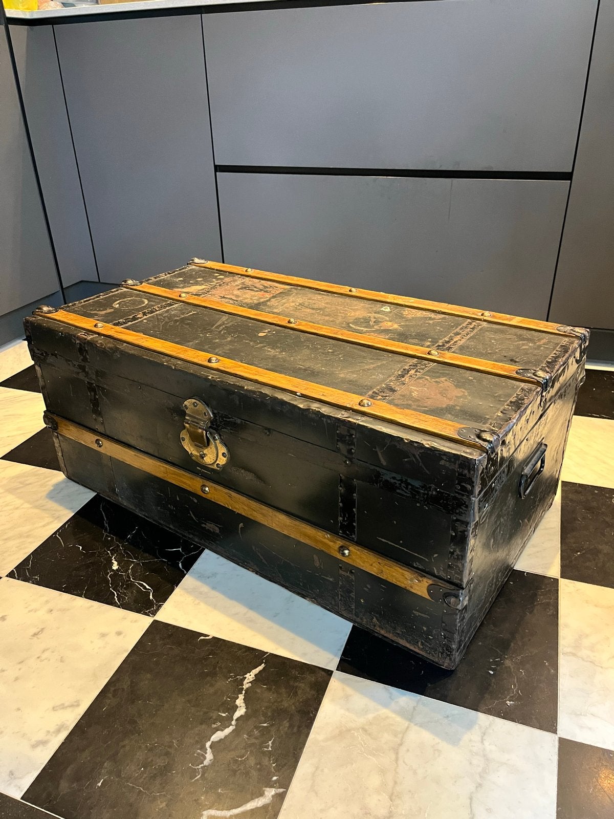 Vintage metalen koffer/speelgoedkist met houten details, Ophalen