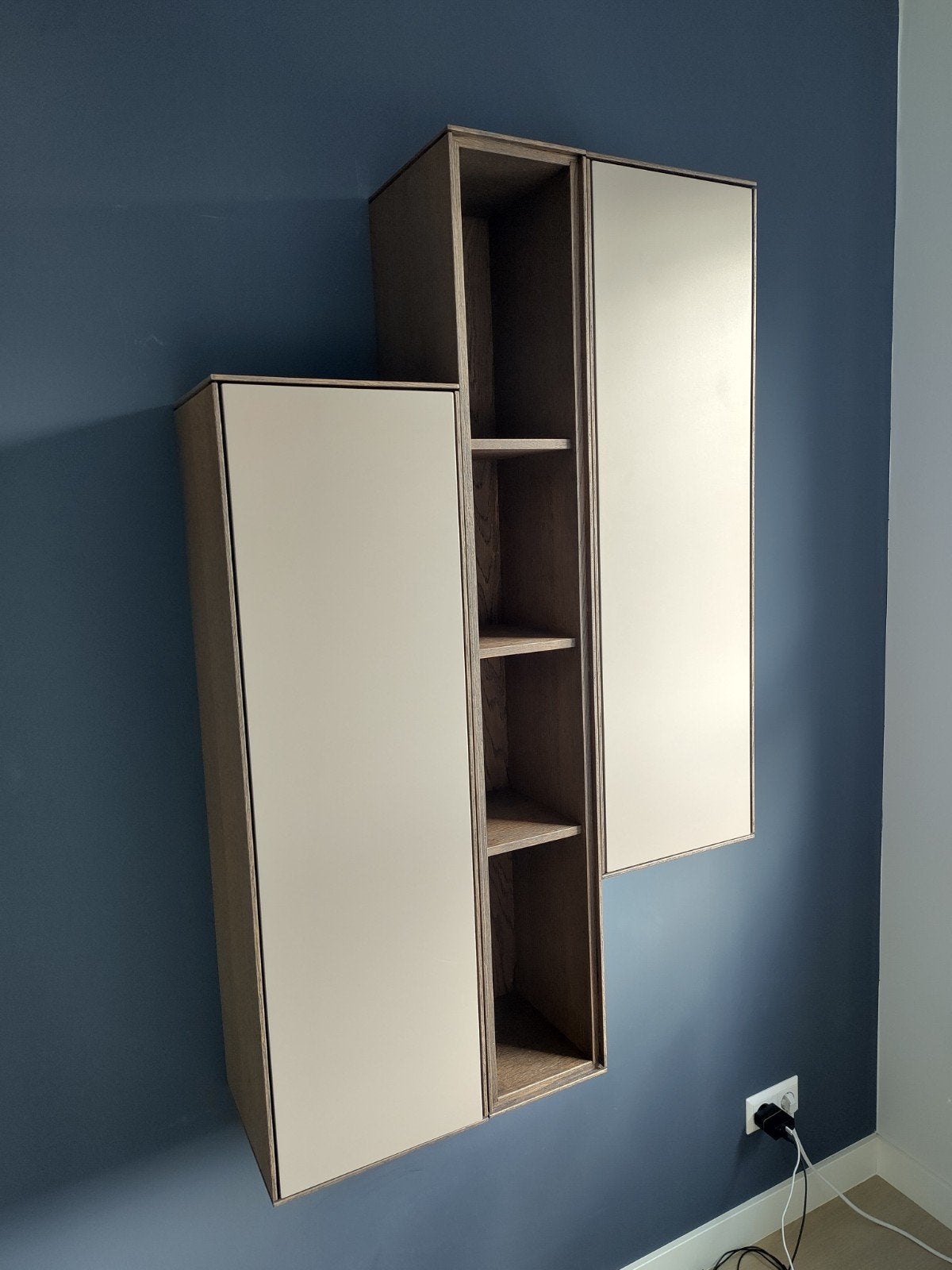 Karel Mintjes hangkast, Huis en Inrichting, Ophalen, 100 tot 150 cm, Eikenhout, Zo goed als nieuw