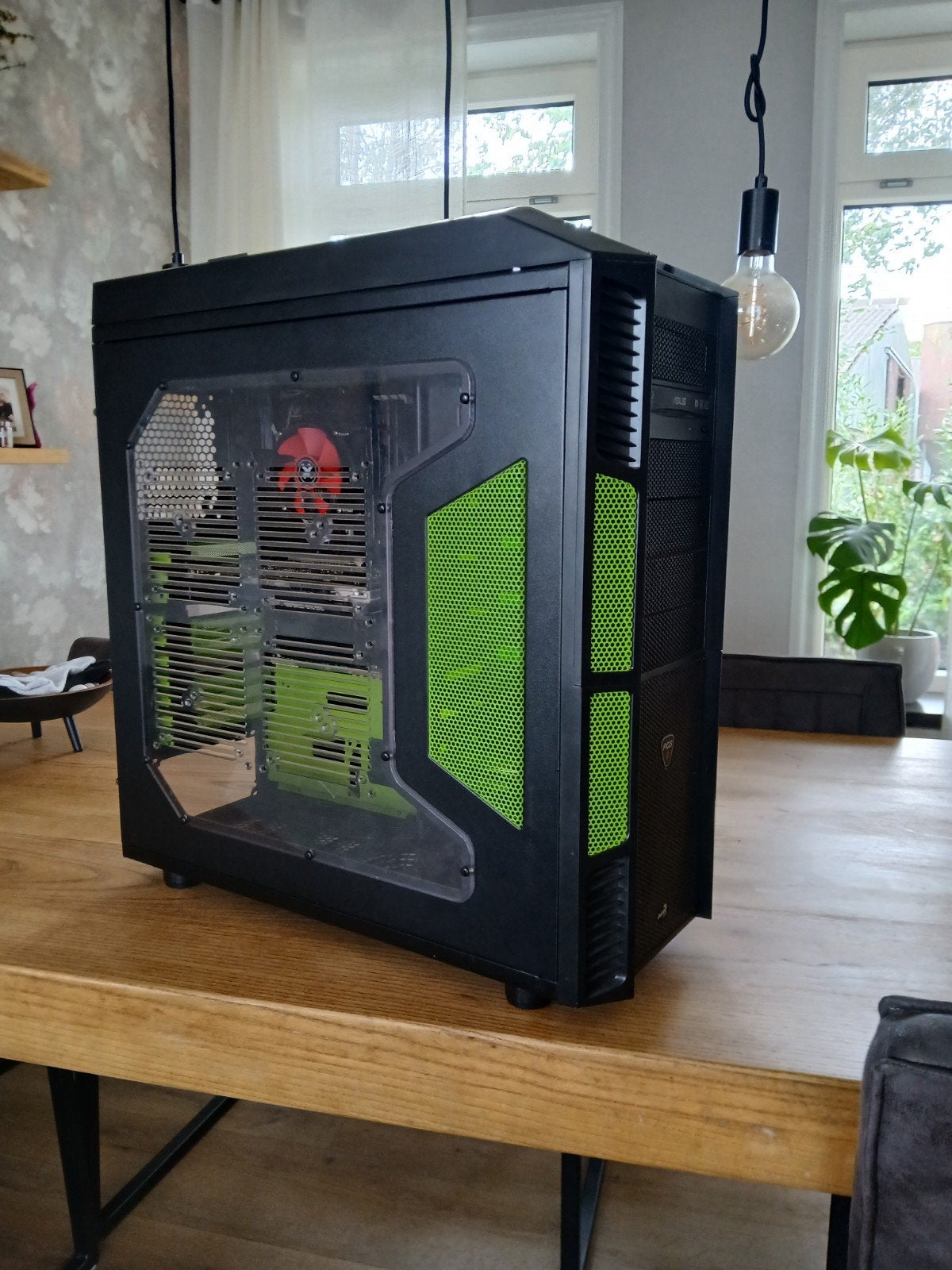 Xpredator pc zonder psu, Computers en Software, Gebruikt, HDD, Ophalen of Verzenden, 2 TB