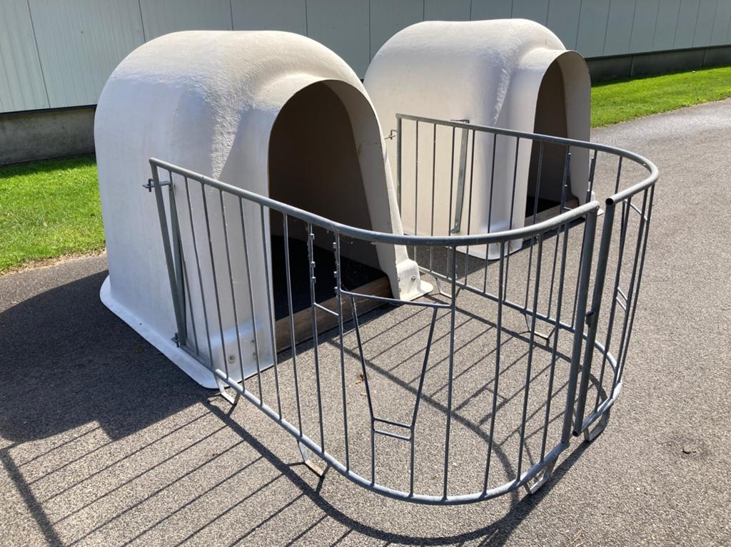 Kalver iglo’s en of dieren hokjes van calfotel